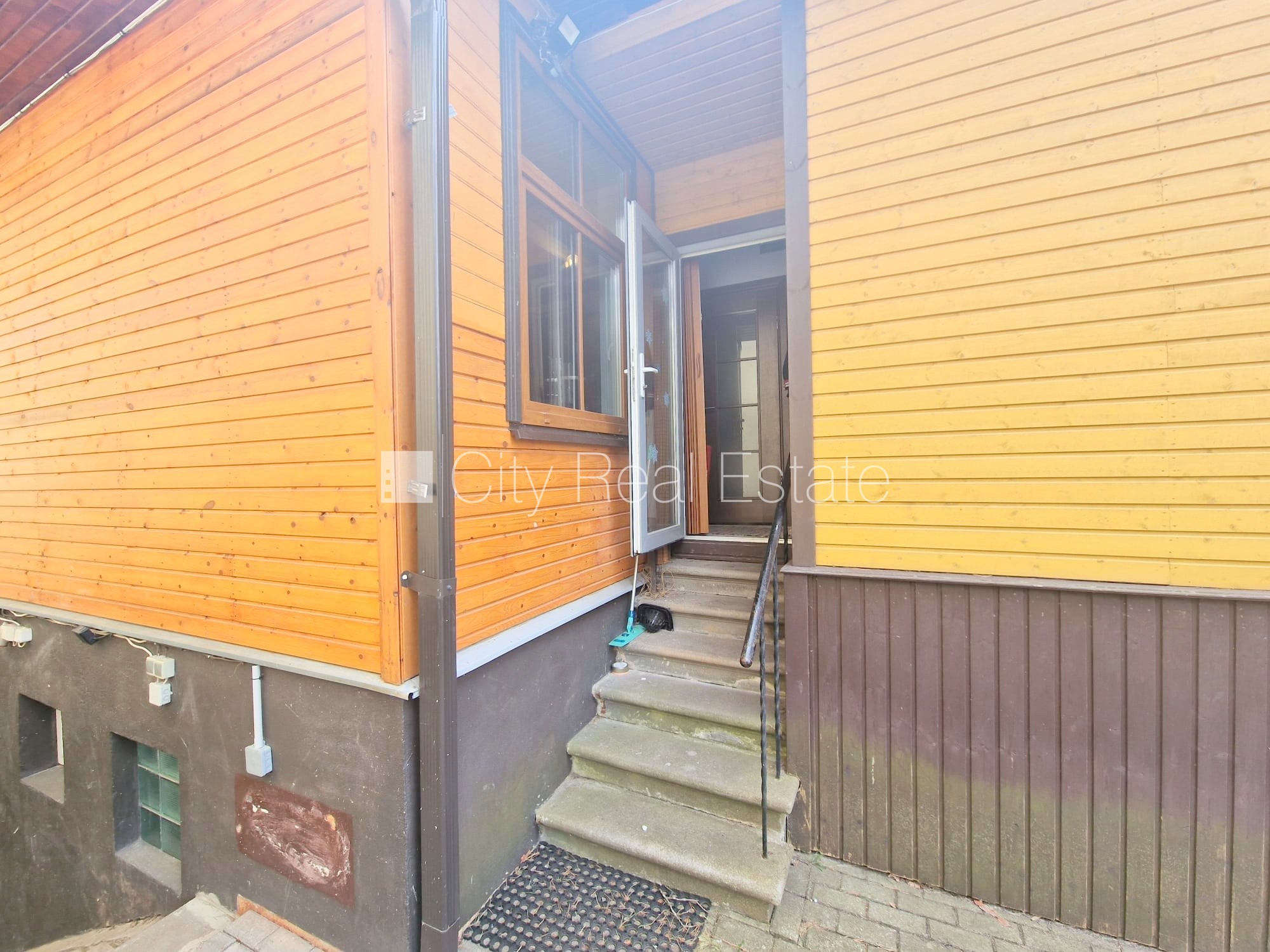 Sludinājumi. Fasādes māja, renovēta māja, slēgts pagalms, iežogota teritorija, vieta automašīnai, ieeja no Cena: 1200 EUR/mēn Foto #15