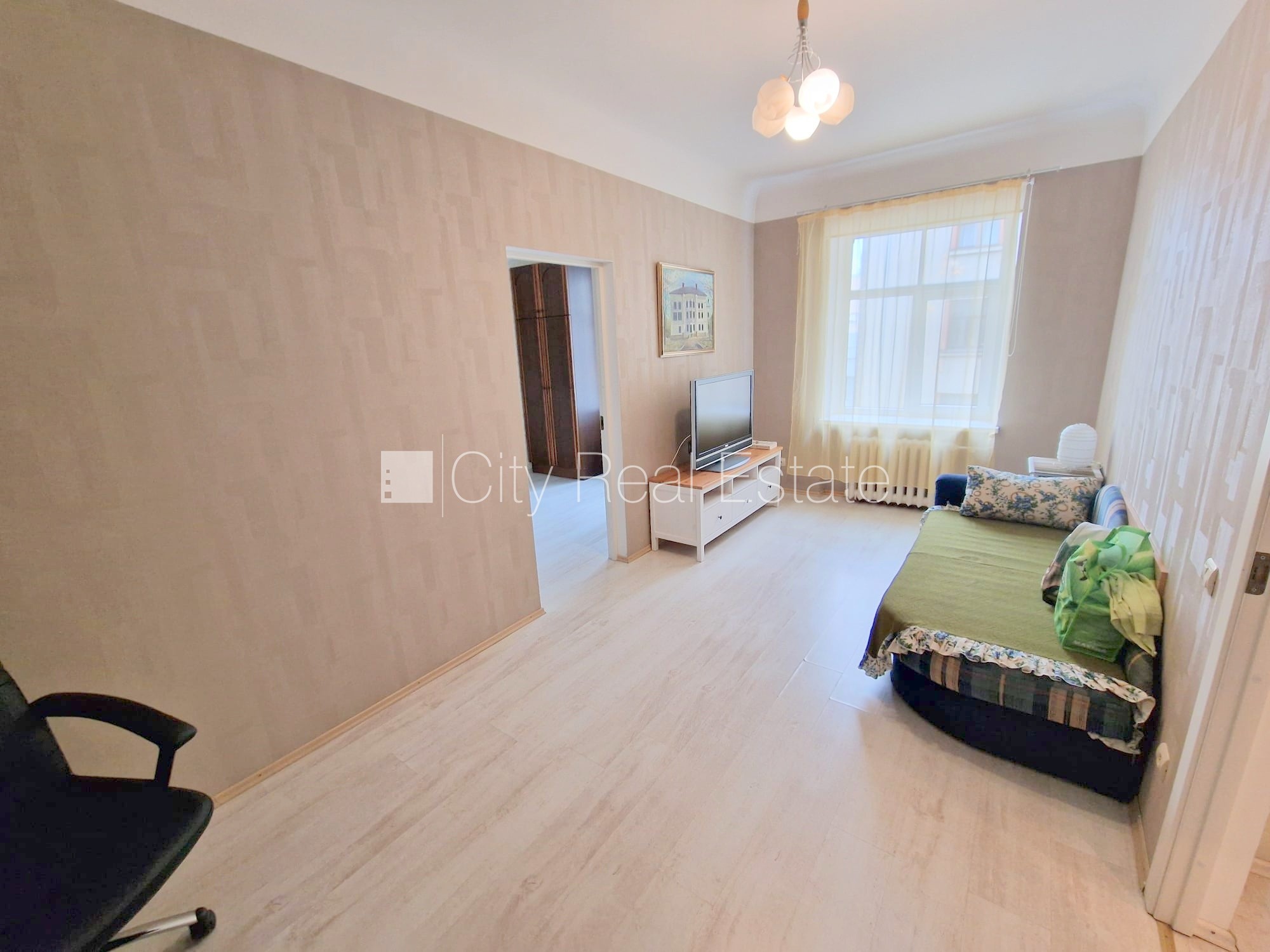 Sludinājumi. Fasādes māja, slēgts pagalms, ieeja no pagalma, ir lifts, logi vērsti uz ielas pusi, plašs skats no Cena: 555 EUR/mēn Foto #6