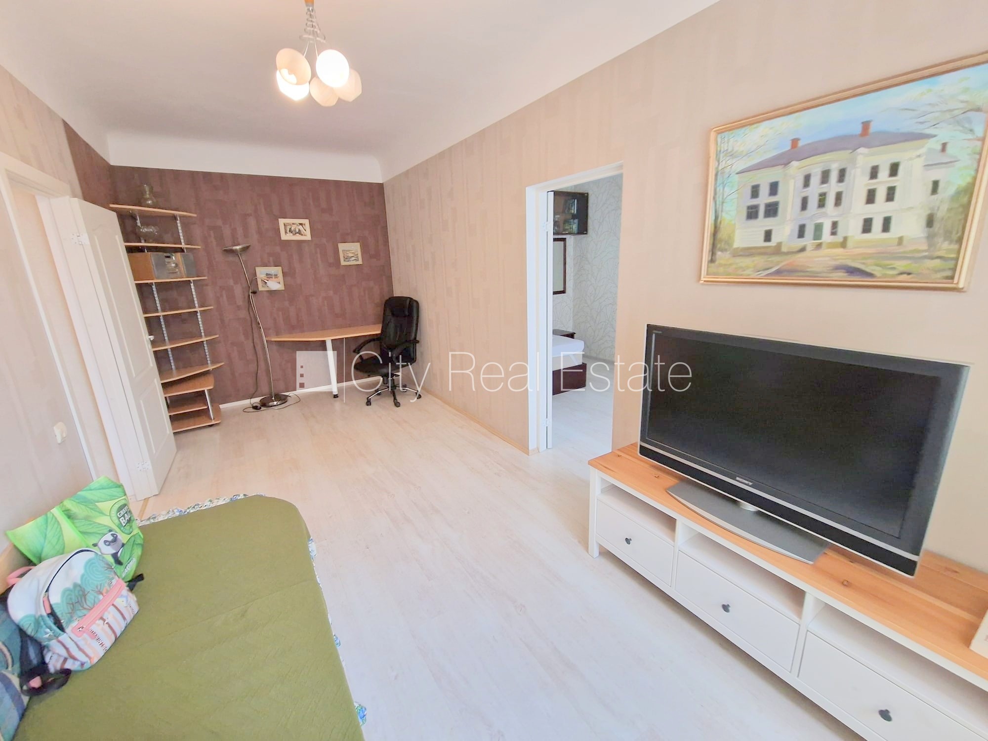 Sludinājumi. Fasādes māja, slēgts pagalms, ieeja no pagalma, ir lifts, logi vērsti uz ielas pusi, plašs skats no Cena: 555 EUR/mēn Foto #8