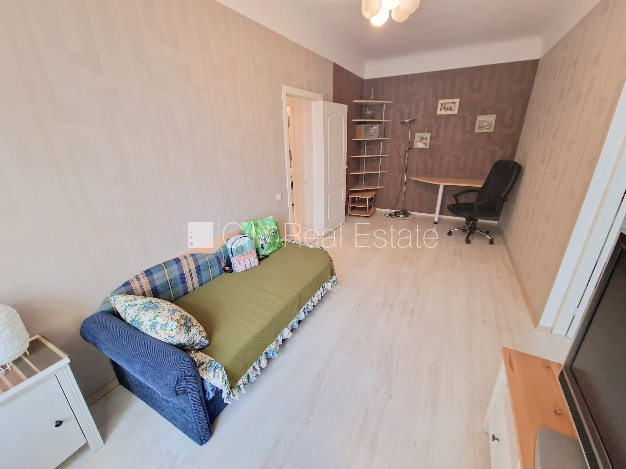 Sludinājumi. Fasādes māja, slēgts pagalms, ieeja no pagalma, ir lifts, logi vērsti uz ielas pusi, plašs skats no Cena: 555 EUR/mēn Foto #10