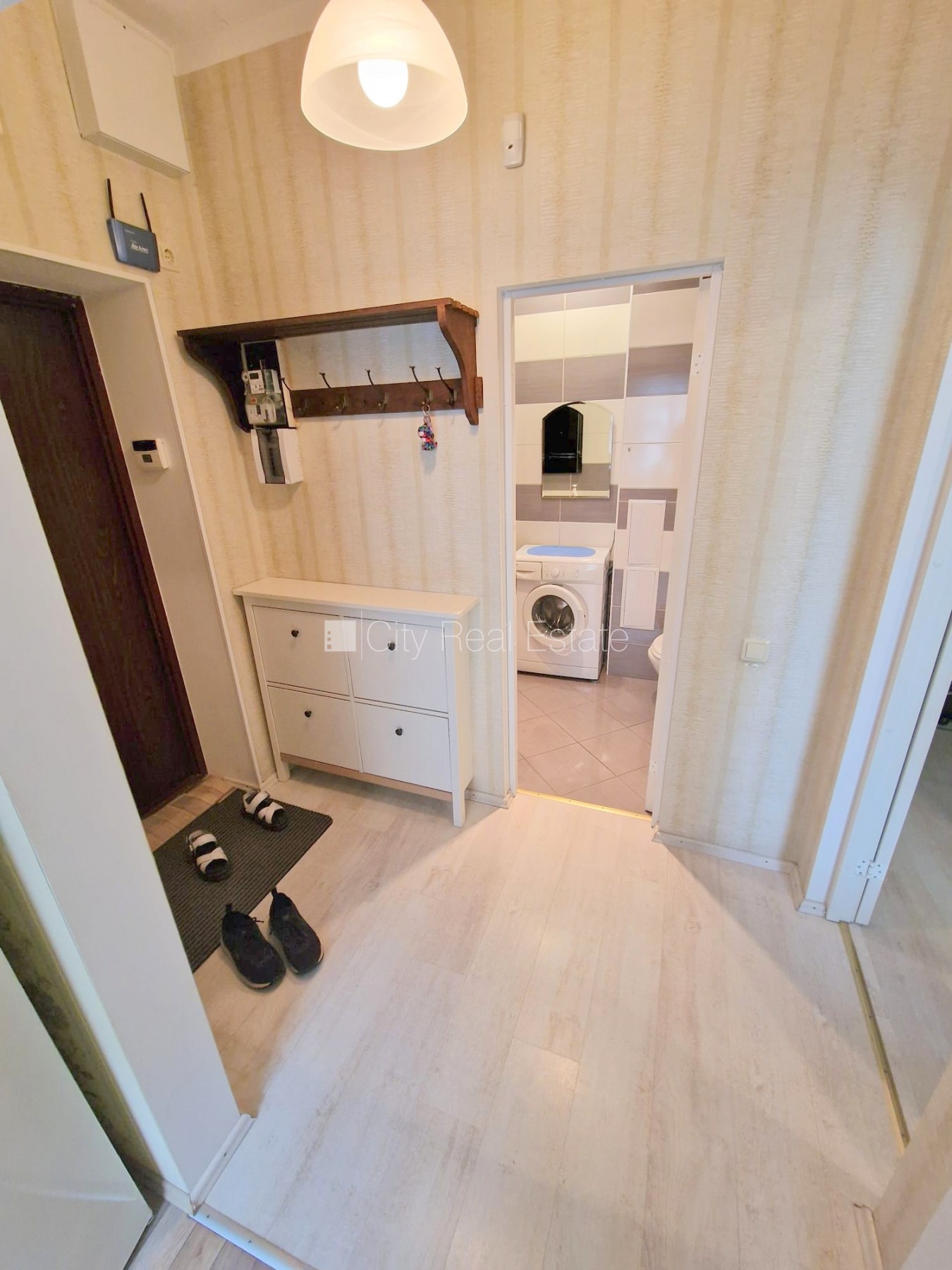 Sludinājumi. Fasādes māja, slēgts pagalms, ieeja no pagalma, ir lifts, logi vērsti uz ielas pusi, plašs skats no Cena: 555 EUR/mēn Foto #18