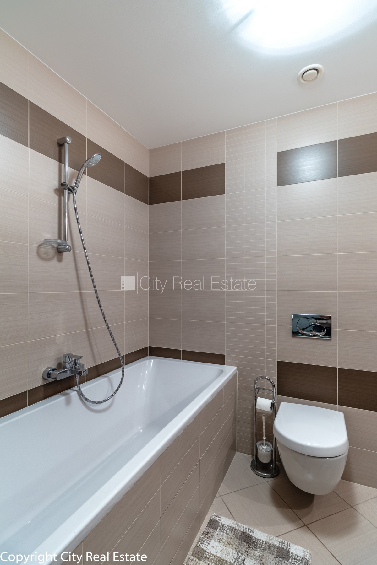 Sludinājumi. Zeme īpašumā, jaunceltne, fasādes māja, bruģēts piebraucamais ceļš, ieeja no ielas, luksuss Cena: 302000 EUR Foto #9