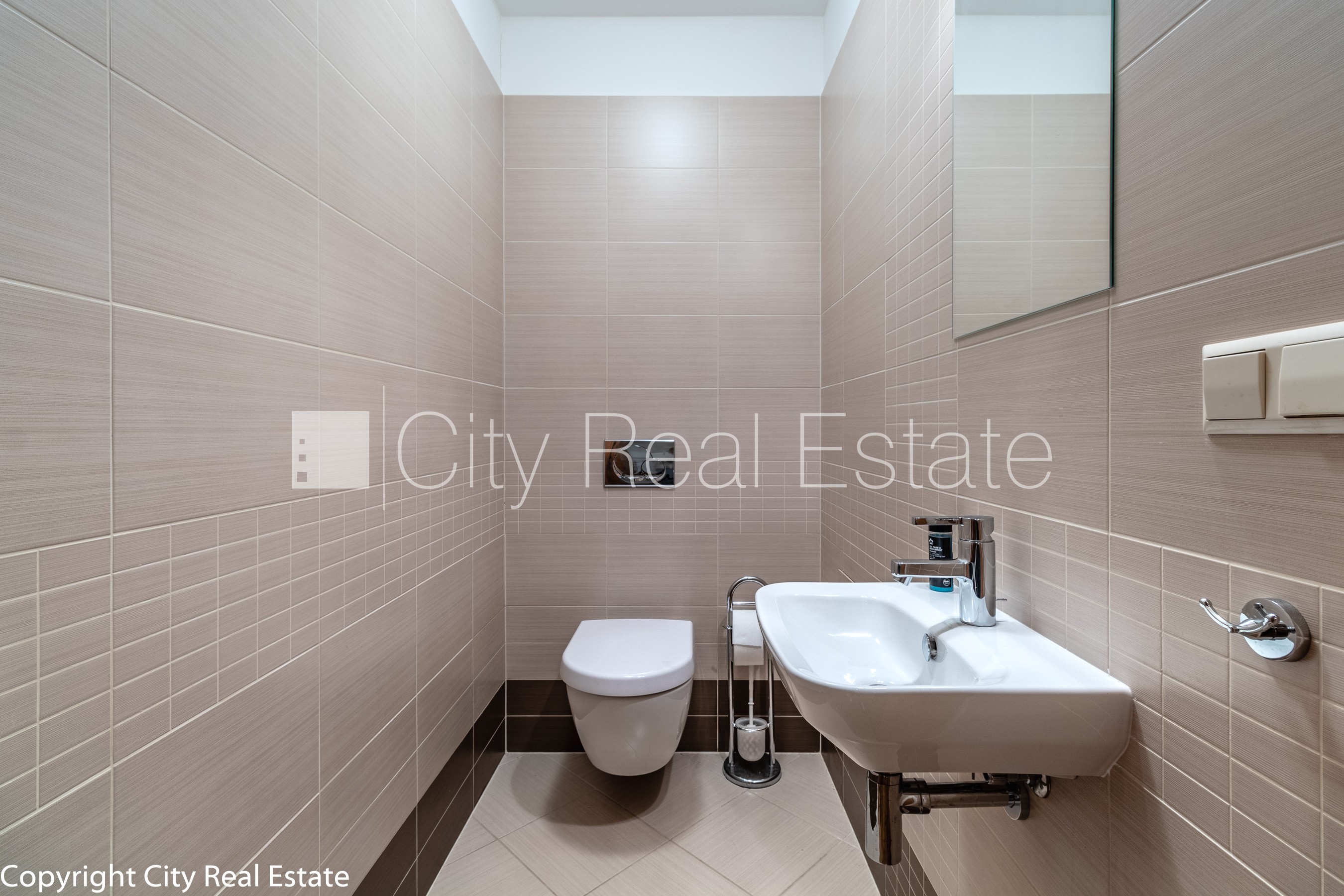 Sludinājumi. Zeme īpašumā, jaunceltne, fasādes māja, bruģēts piebraucamais ceļš, ieeja no ielas, luksuss Cena: 302000 EUR Foto #11