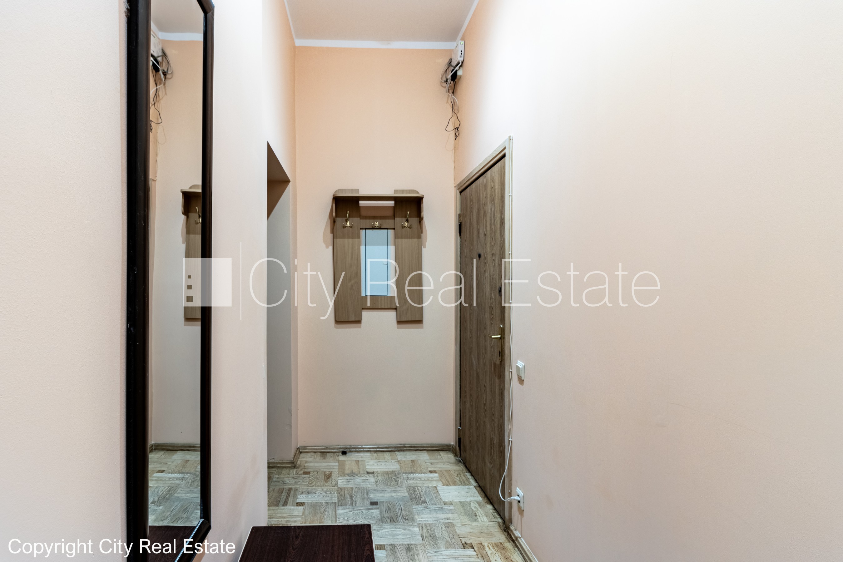 Sludinājumi. Fasādes māja, ieeja no ielas, logi vērsti mājas abās pusēs, viena istaba izolēta, viesistaba 18.6 Cena: 127500 EUR Foto #21