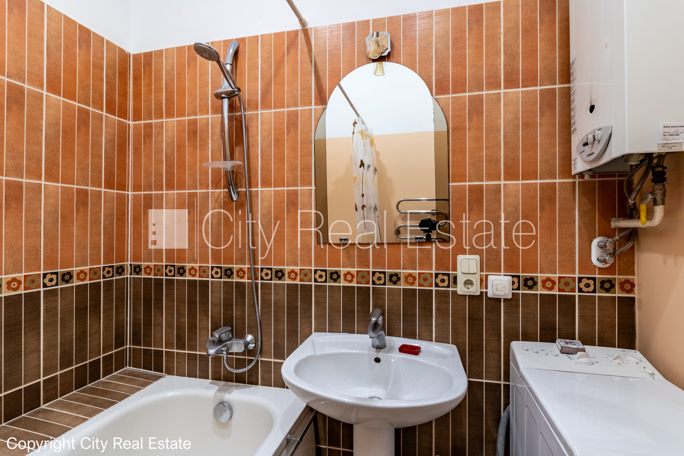 Sludinājumi. Fasādes māja, ieeja no ielas, logi vērsti mājas abās pusēs, viena istaba izolēta, viesistaba 18.6 Cena: 127500 EUR Foto #18