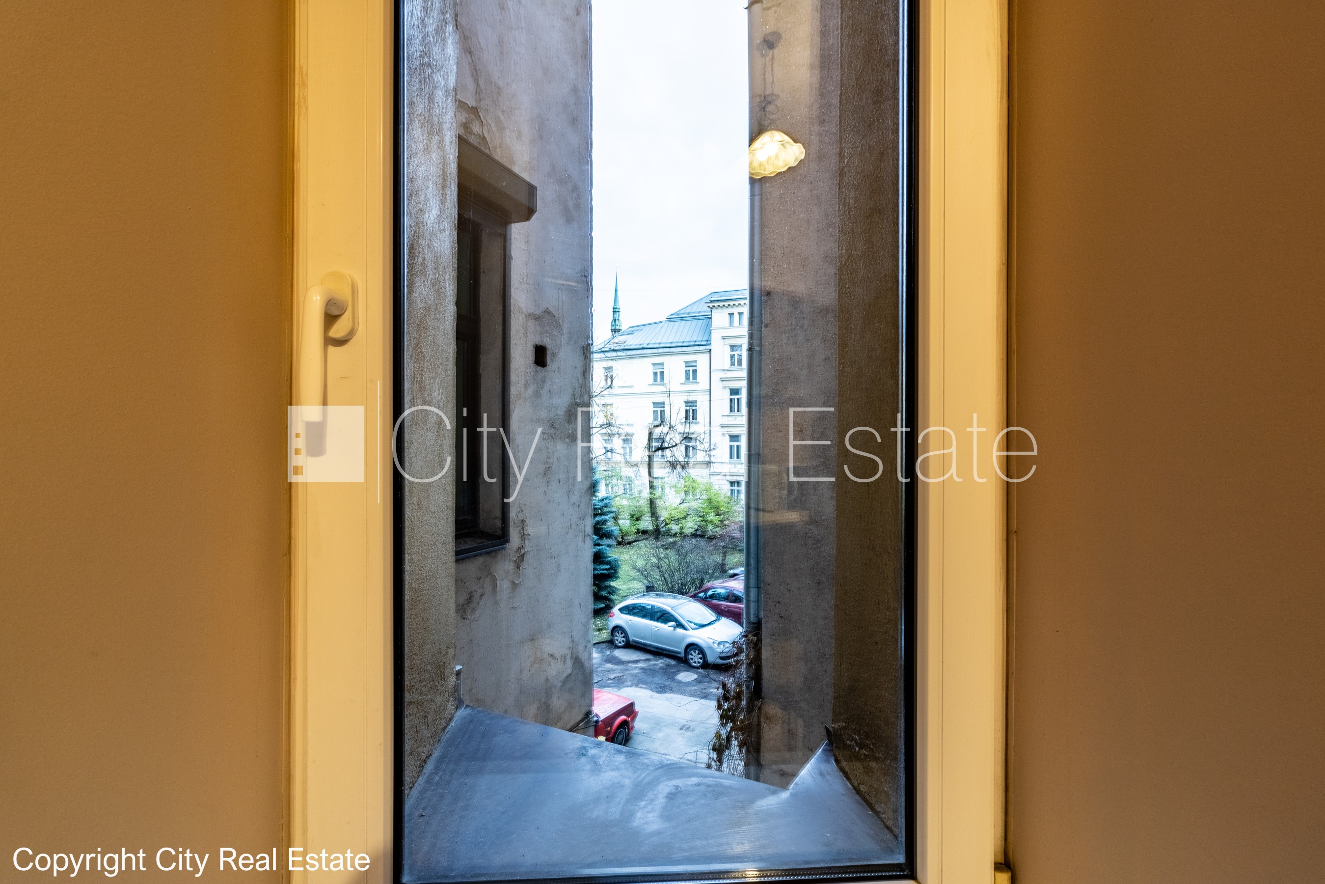 Sludinājumi. Fasādes māja, ieeja no ielas, logi vērsti mājas abās pusēs, viena istaba izolēta, viesistaba 18.6 Cena: 127500 EUR Foto #13