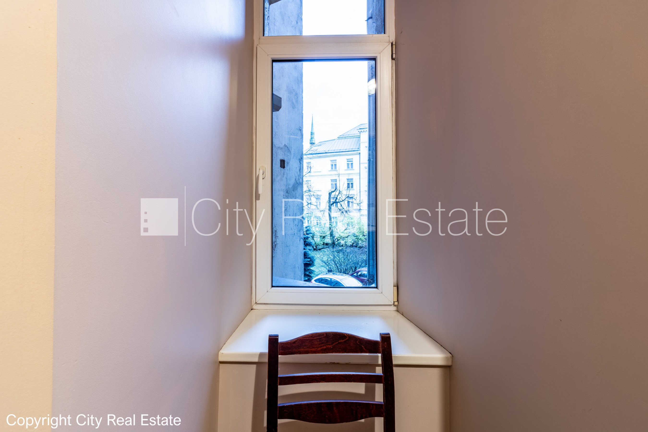 Sludinājumi. Fasādes māja, ieeja no ielas, logi vērsti mājas abās pusēs, viena istaba izolēta, viesistaba 18.6 Cena: 127500 EUR Foto #12