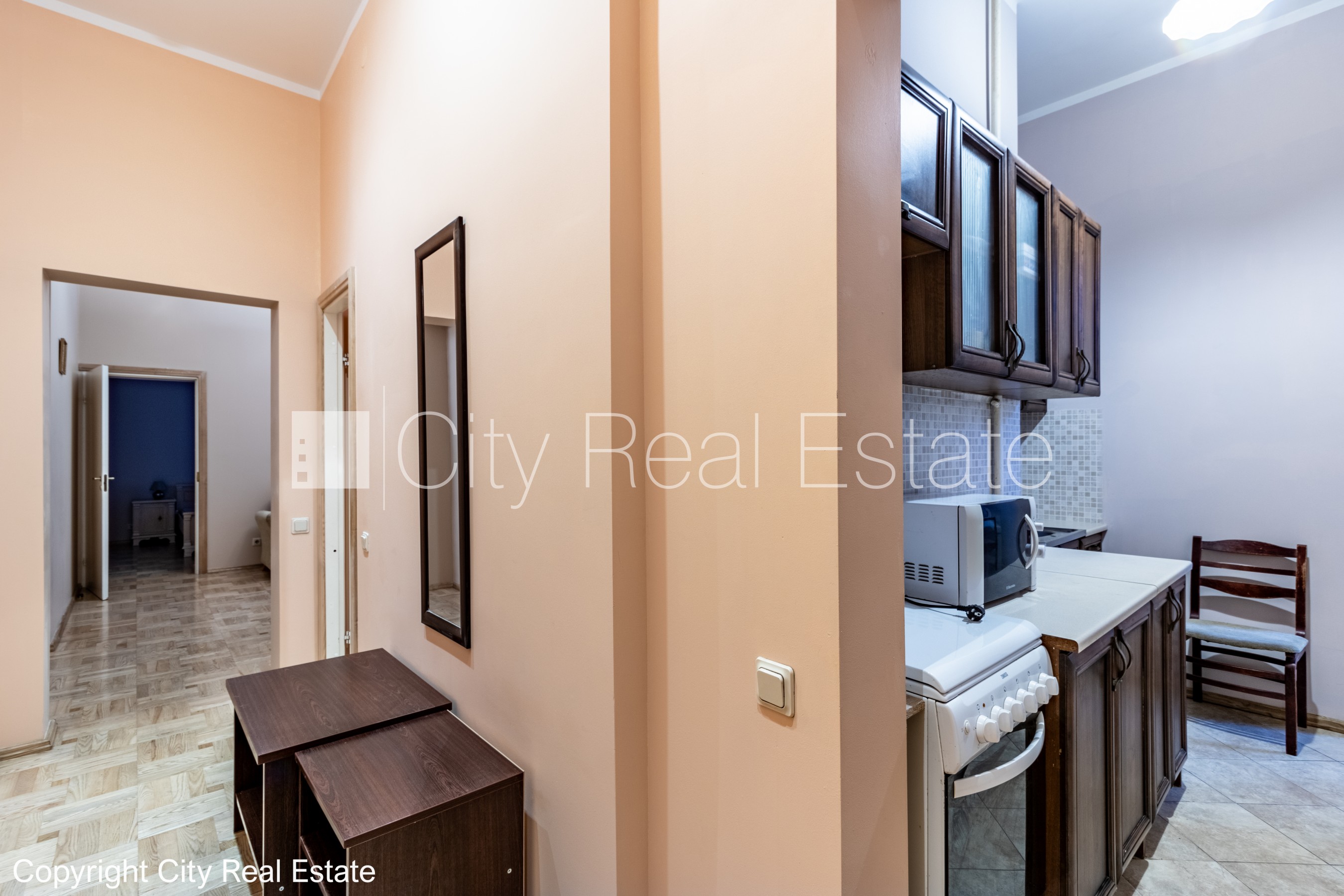 Sludinājumi. Fasādes māja, ieeja no ielas, logi vērsti mājas abās pusēs, viena istaba izolēta, viesistaba 18.6 Cena: 127500 EUR Foto #9