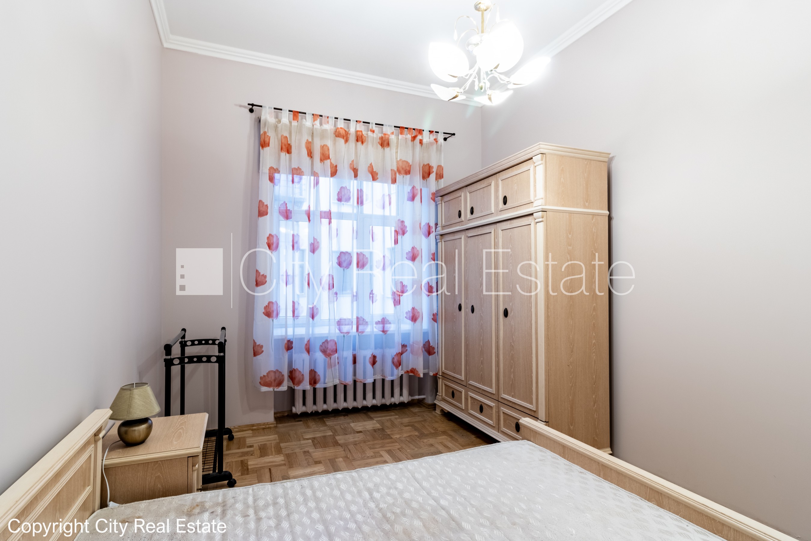 Sludinājumi. Fasādes māja, ieeja no ielas, logi vērsti mājas abās pusēs, viena istaba izolēta, viesistaba 18.6 Cena: 127500 EUR Foto #5