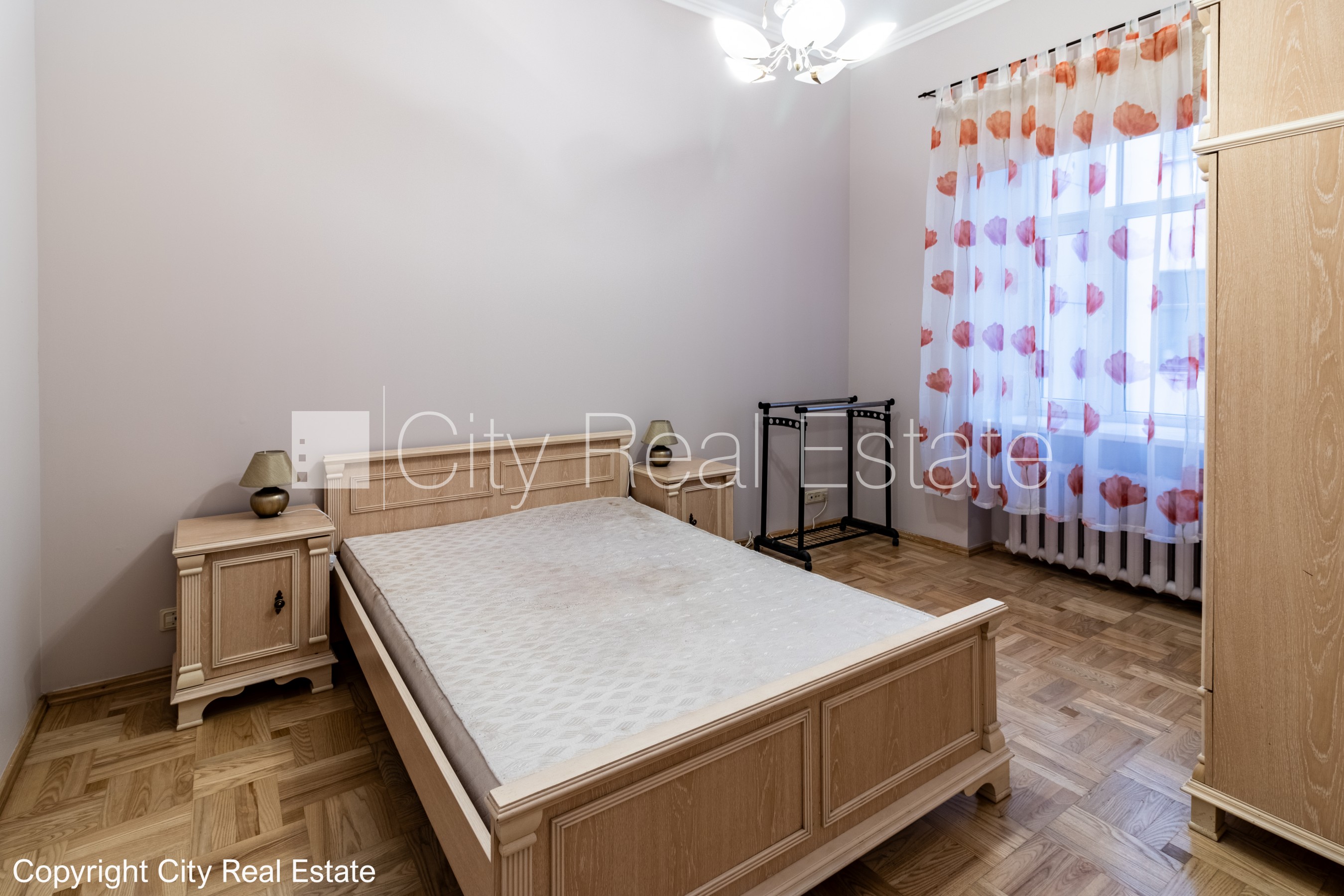 Sludinājumi. Fasādes māja, ieeja no ielas, logi vērsti mājas abās pusēs, viena istaba izolēta, viesistaba 18.6 Cena: 127500 EUR Foto #7