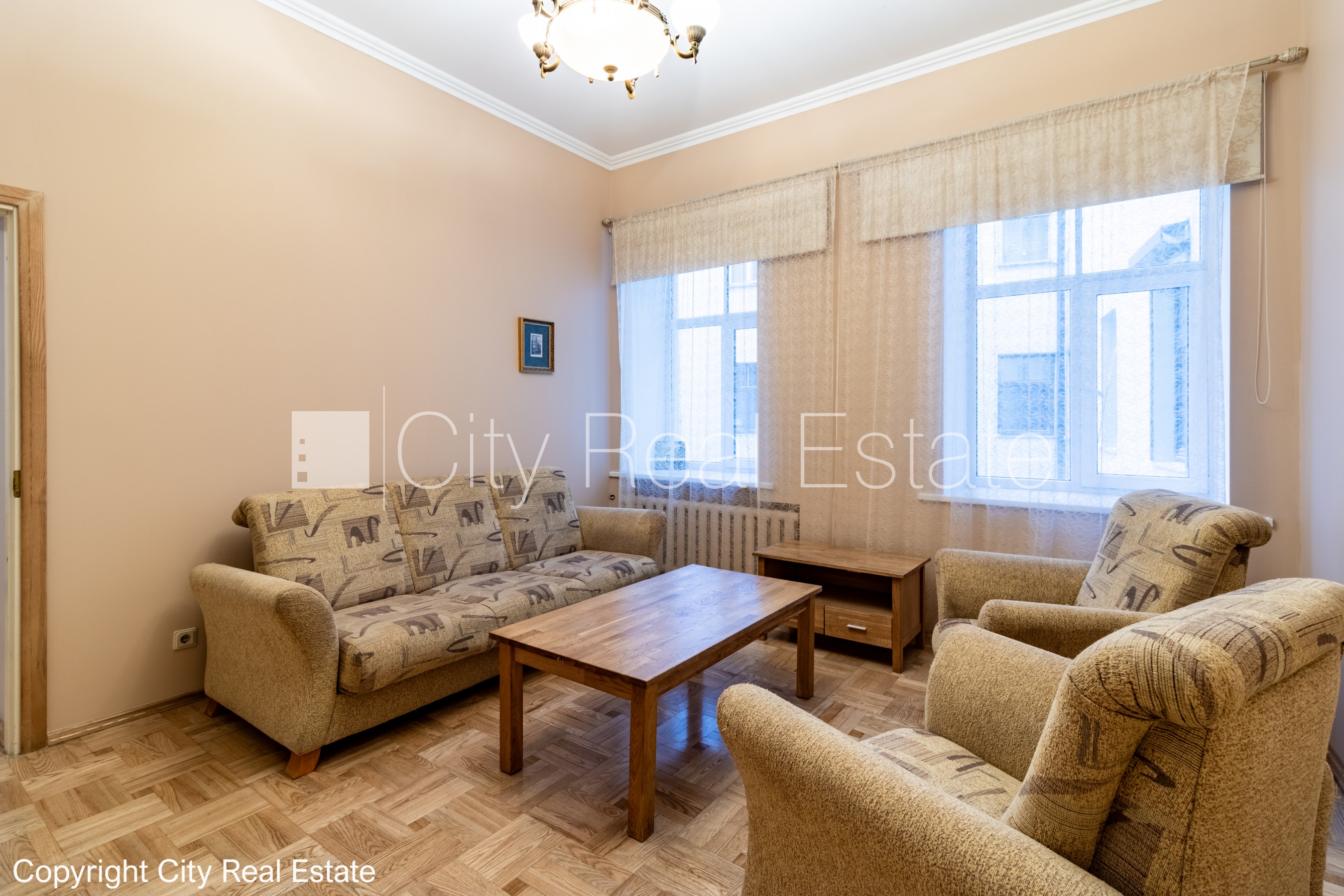 Sludinājumi. Fasādes māja, ieeja no ielas, logi vērsti mājas abās pusēs, viena istaba izolēta, viesistaba 18.6 Cena: 127500 EUR Foto #3