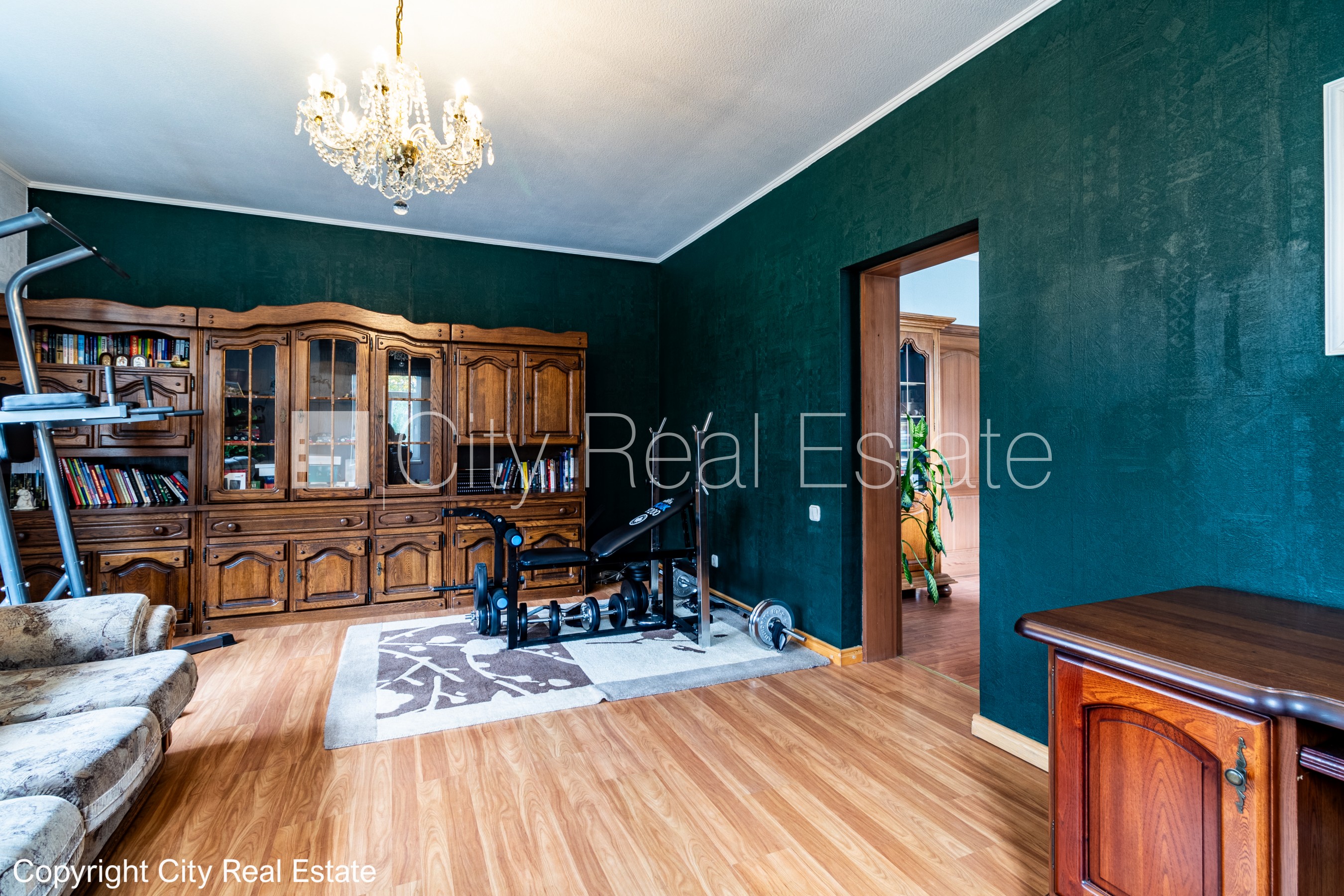 Sludinājumi. Renovēta māja, keramzīta bloku sienas, labiekārtota apzaļumota teritorija, iežogota teritorija ar Cena: 690000 EUR Foto #3