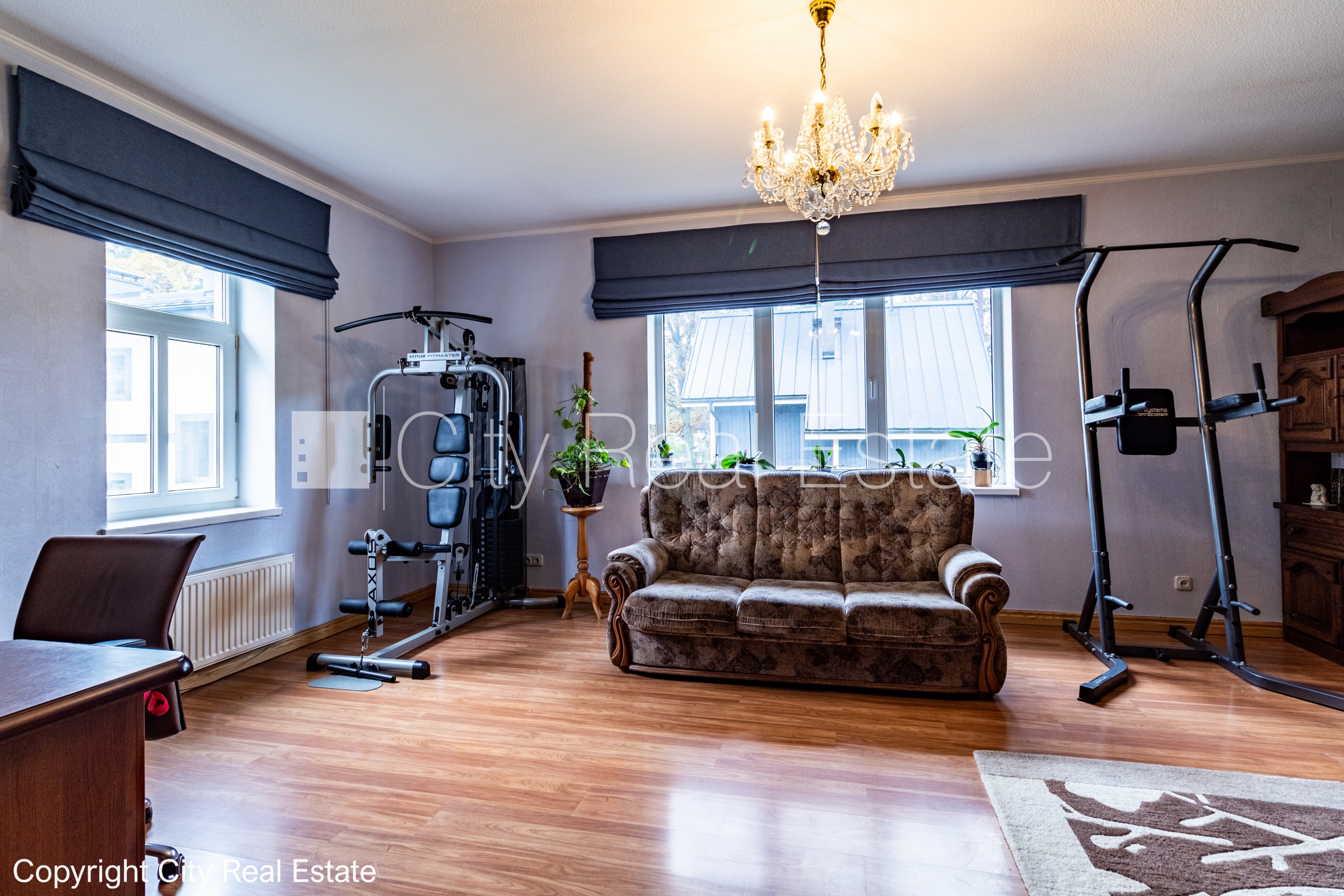 Sludinājumi. Renovēta māja, keramzīta bloku sienas, labiekārtota apzaļumota teritorija, iežogota teritorija ar Cena: 690000 EUR Foto #5