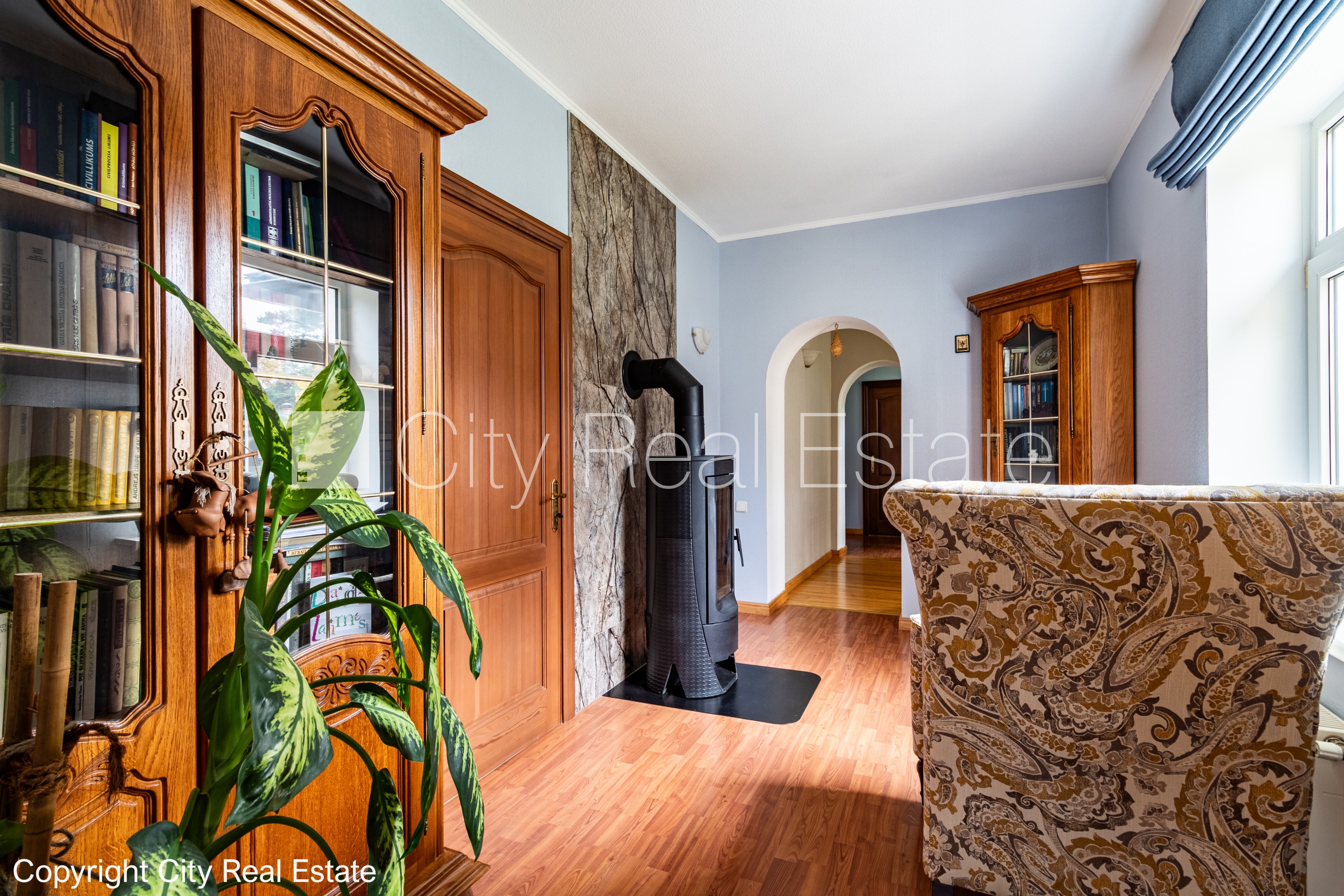 Sludinājumi. Renovēta māja, keramzīta bloku sienas, labiekārtota apzaļumota teritorija, iežogota teritorija ar Cena: 690000 EUR Foto #7