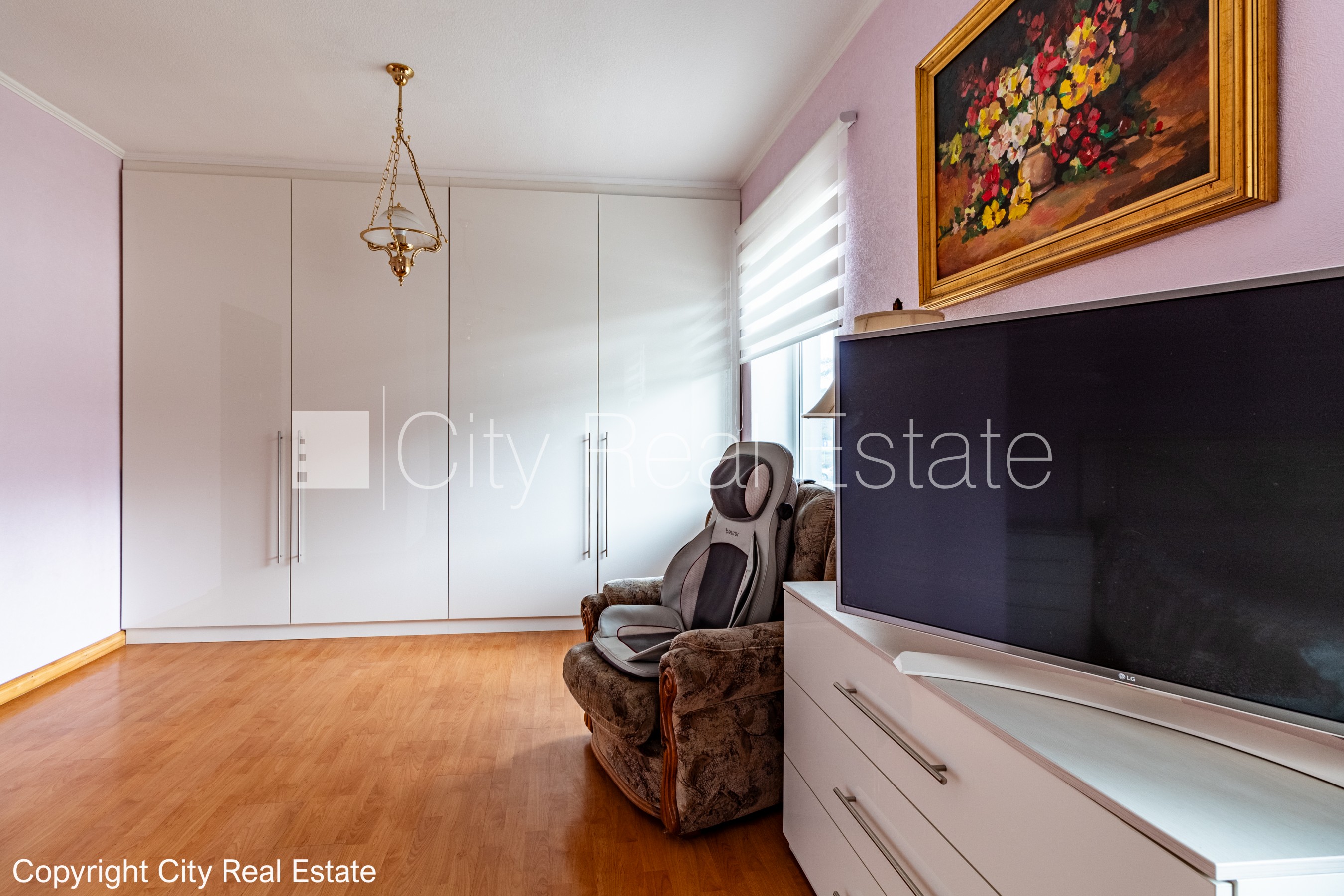 Sludinājumi. Renovēta māja, keramzīta bloku sienas, labiekārtota apzaļumota teritorija, iežogota teritorija ar Cena: 690000 EUR Foto #13