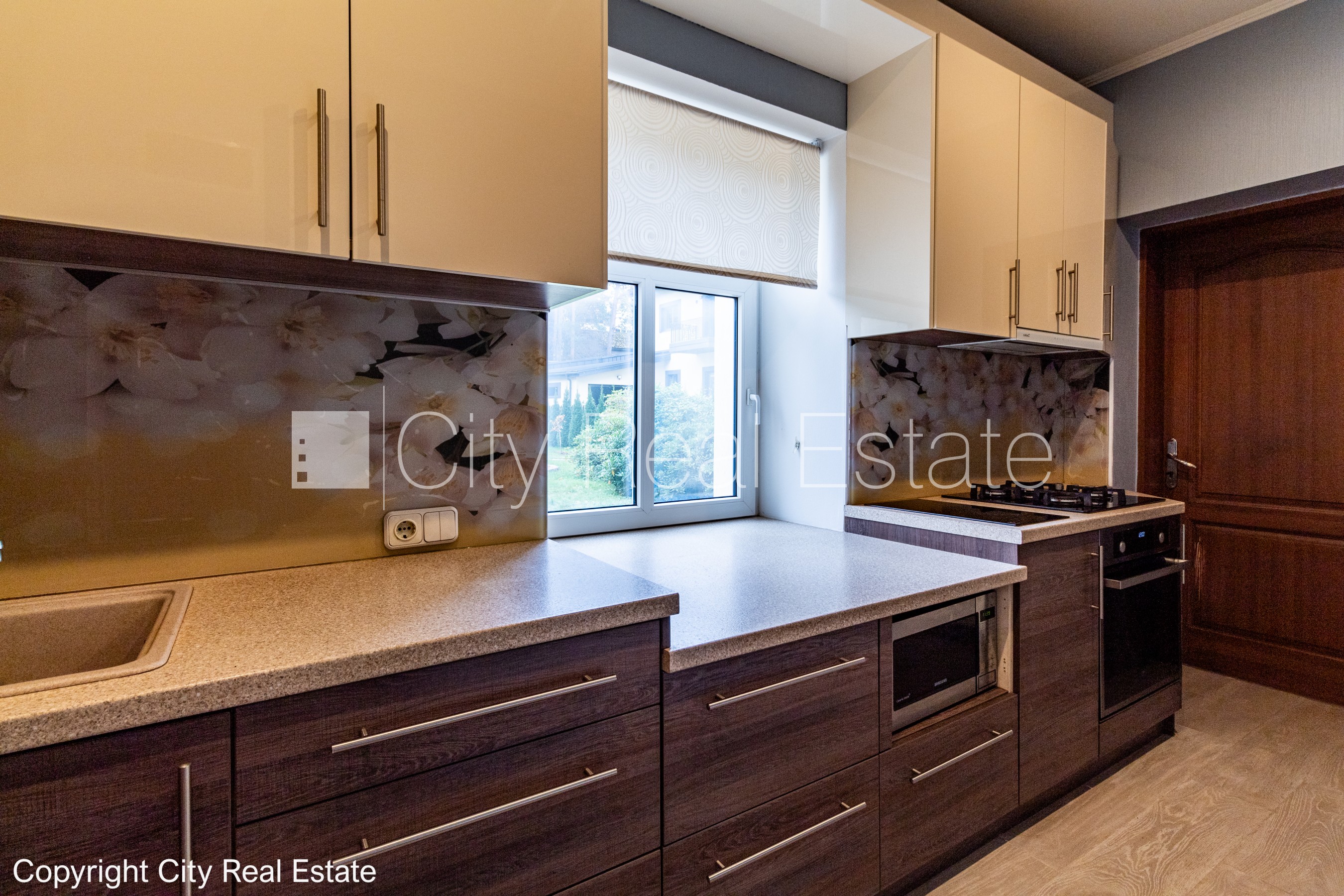 Sludinājumi. Renovēta māja, keramzīta bloku sienas, labiekārtota apzaļumota teritorija, iežogota teritorija ar Cena: 690000 EUR Foto #22