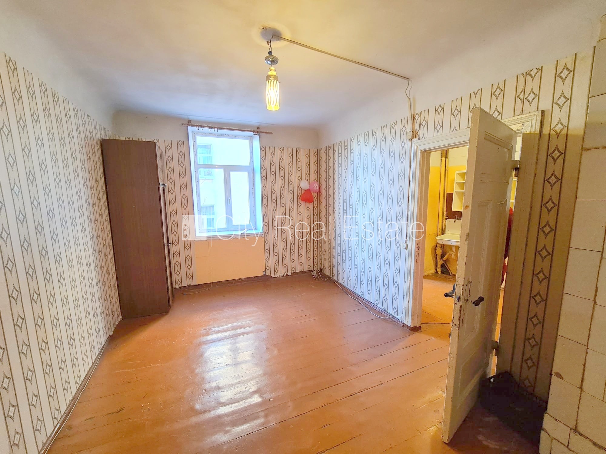 Sludinājumi. Pagalma ēka, slēgts pagalms, ieeja no pagalma, logi vērsti uz pagalma pusi, viena istaba izolēta, Cena: 170 EUR/mēn Foto #4