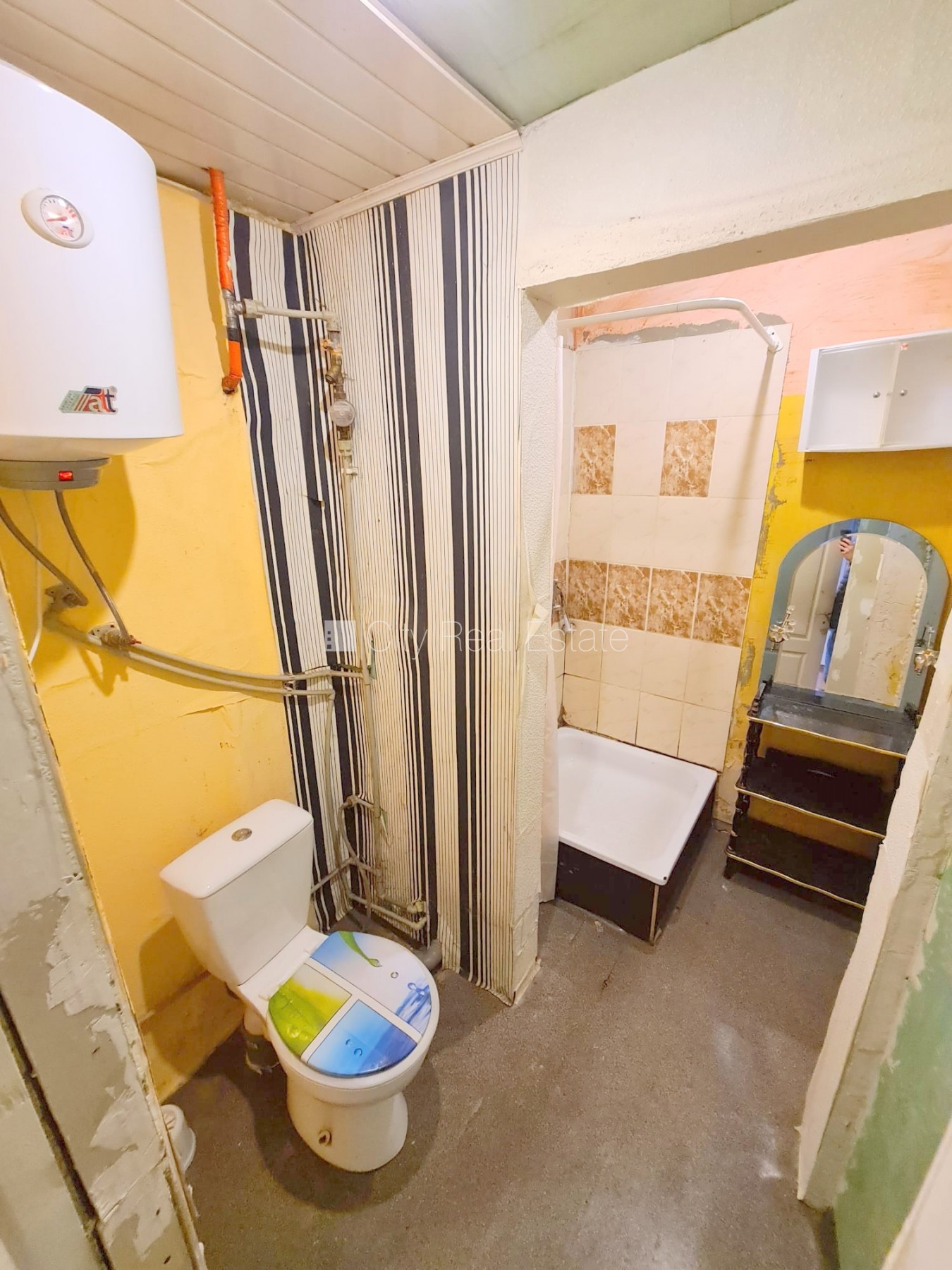 Sludinājumi. Pagalma ēka, slēgts pagalms, ieeja no pagalma, logi vērsti uz pagalma pusi, viena istaba izolēta, Cena: 170 EUR/mēn Foto #10