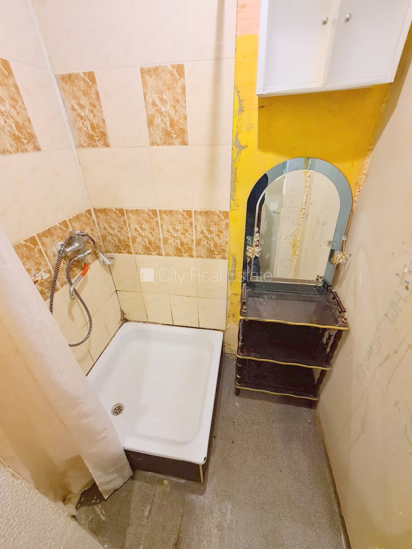 Sludinājumi. Pagalma ēka, slēgts pagalms, ieeja no pagalma, logi vērsti uz pagalma pusi, viena istaba izolēta, Cena: 170 EUR/mēn Foto #11