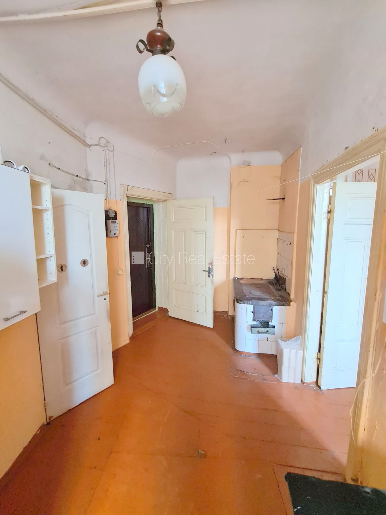 Sludinājumi. Pagalma ēka, slēgts pagalms, ieeja no pagalma, logi vērsti uz pagalma pusi, viena istaba izolēta, Cena: 170 EUR/mēn Foto #9