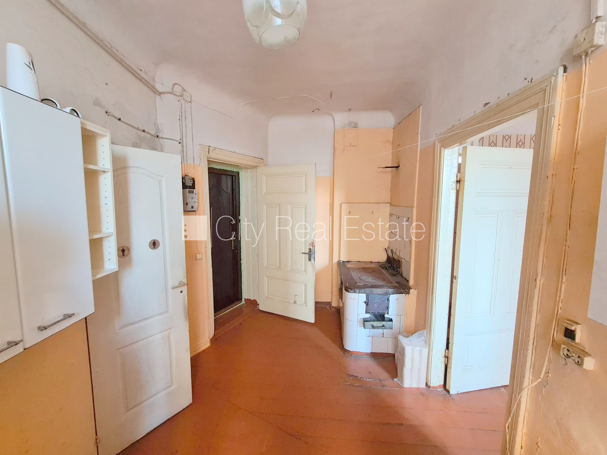 Sludinājumi. Pagalma ēka, slēgts pagalms, ieeja no pagalma, logi vērsti uz pagalma pusi, viena istaba izolēta, Cena: 170 EUR/mēn Foto #8