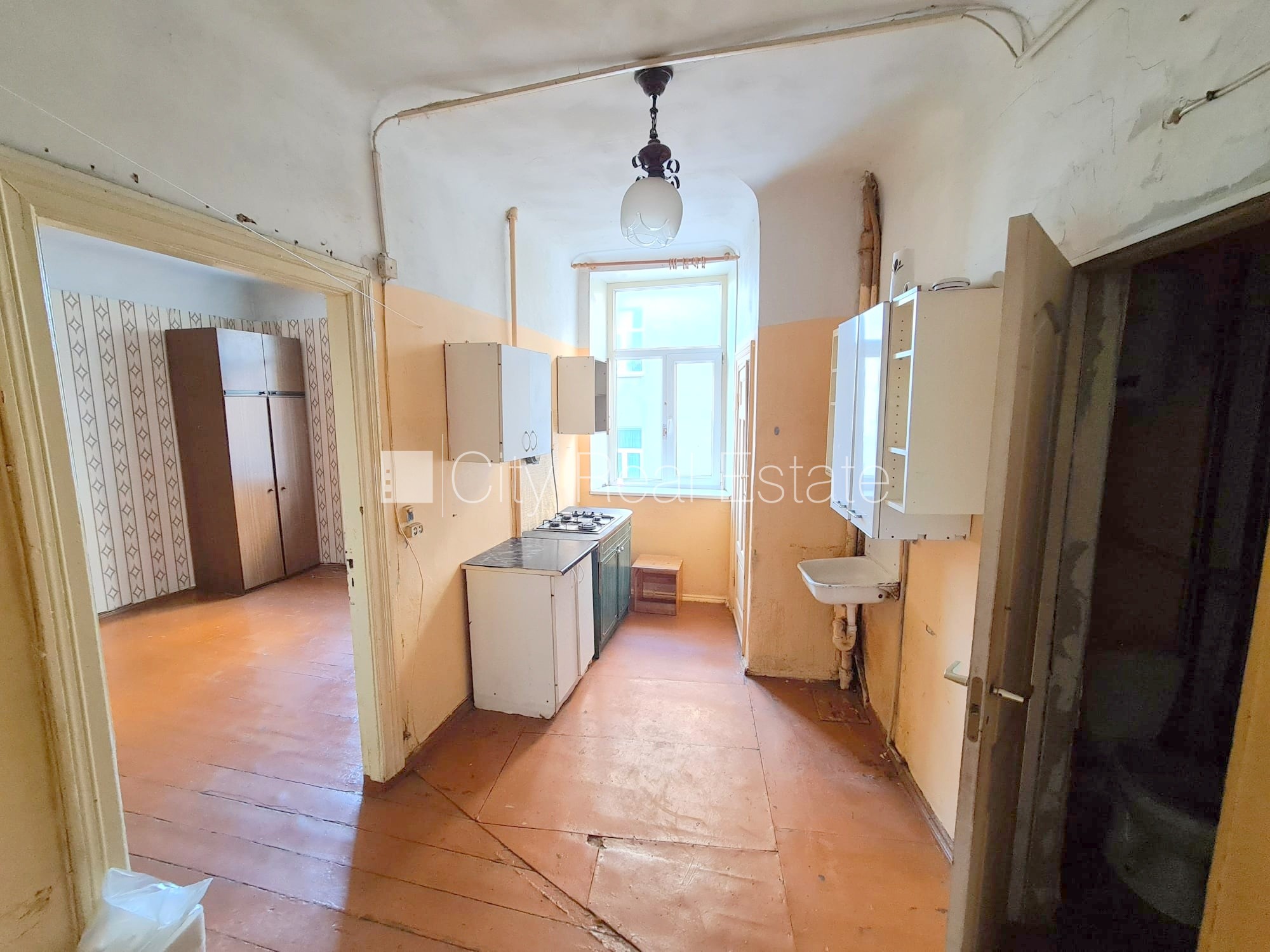 Sludinājumi. Pagalma ēka, slēgts pagalms, ieeja no pagalma, logi vērsti uz pagalma pusi, viena istaba izolēta, Cena: 170 EUR/mēn Foto #7