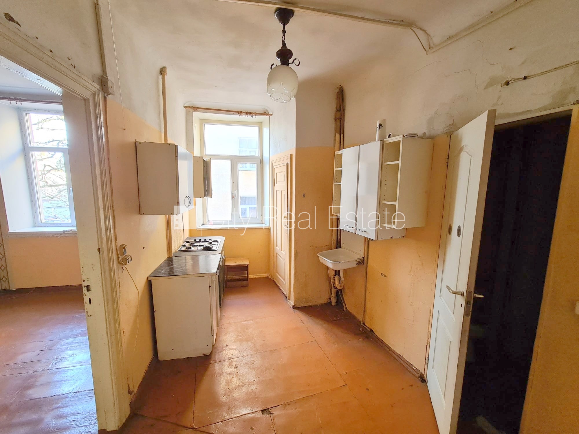 Sludinājumi. Pagalma ēka, slēgts pagalms, ieeja no pagalma, logi vērsti uz pagalma pusi, viena istaba izolēta, Cena: 170 EUR/mēn Foto #5