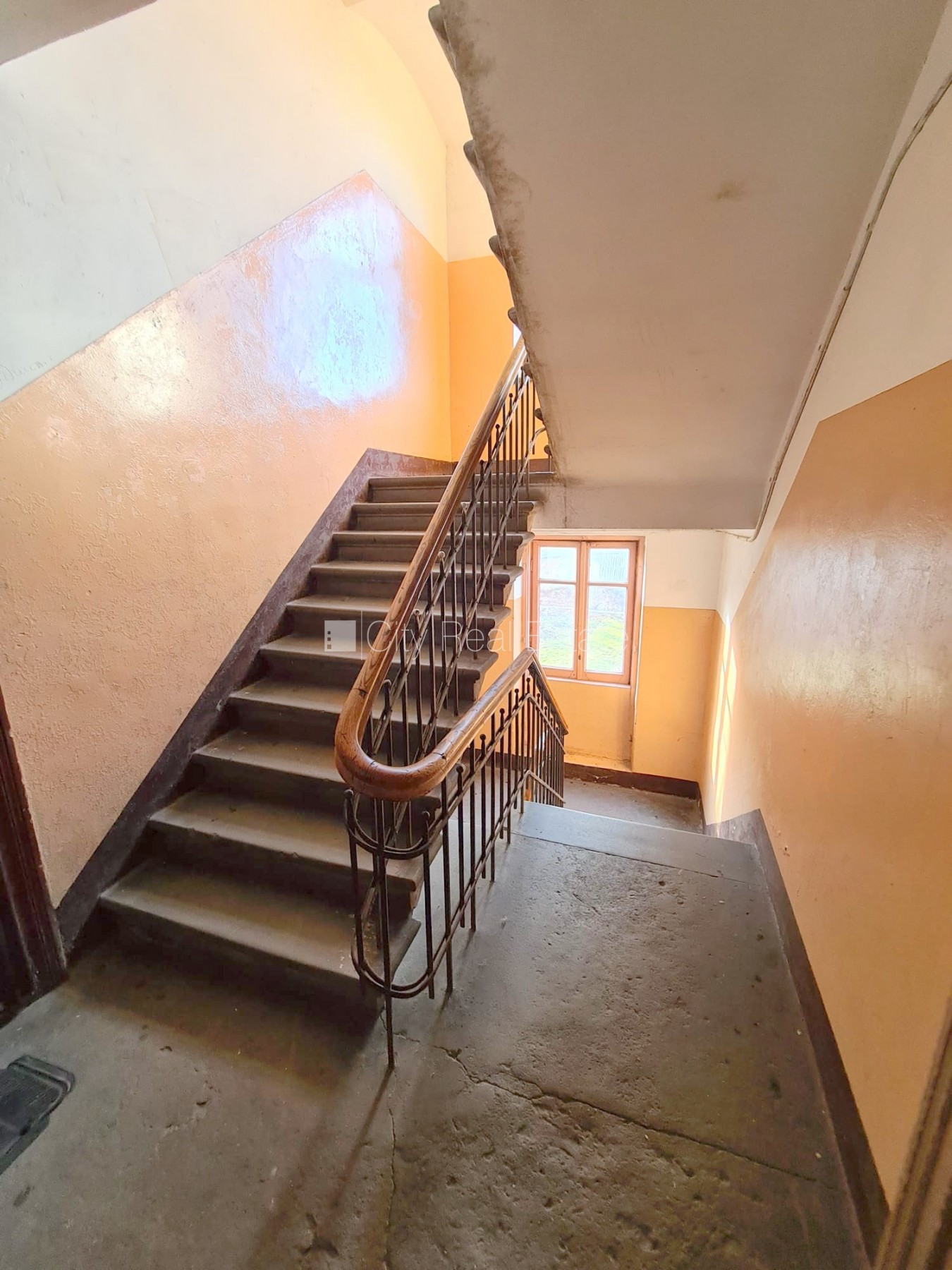 Sludinājumi. Pagalma ēka, slēgts pagalms, ieeja no pagalma, logi vērsti uz pagalma pusi, viena istaba izolēta, Cena: 170 EUR/mēn Foto #14