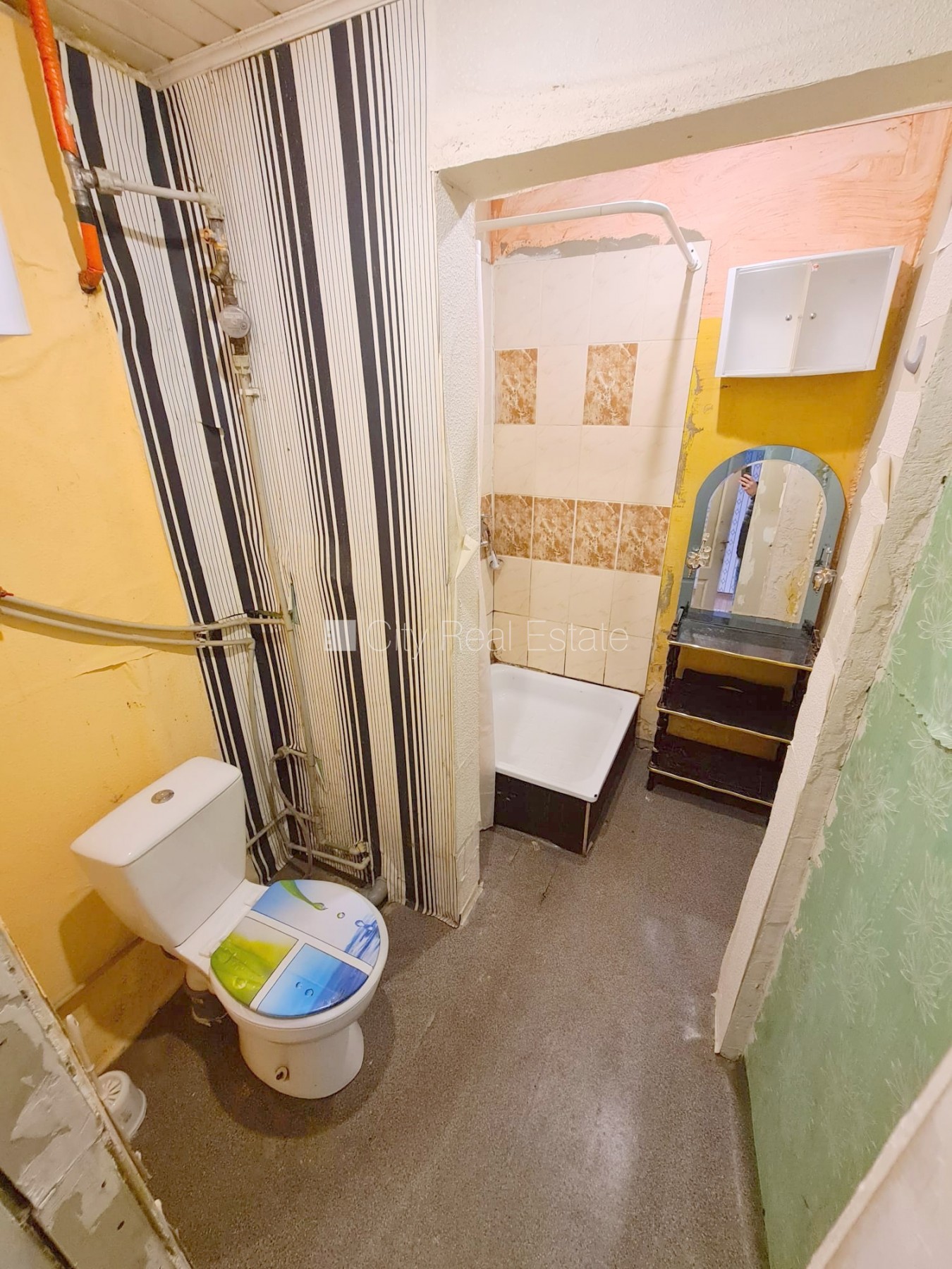 Sludinājumi. Pagalma ēka, slēgts pagalms, ieeja no pagalma, logi vērsti uz pagalma pusi, viena istaba izolēta, Cena: 170 EUR/mēn Foto #12