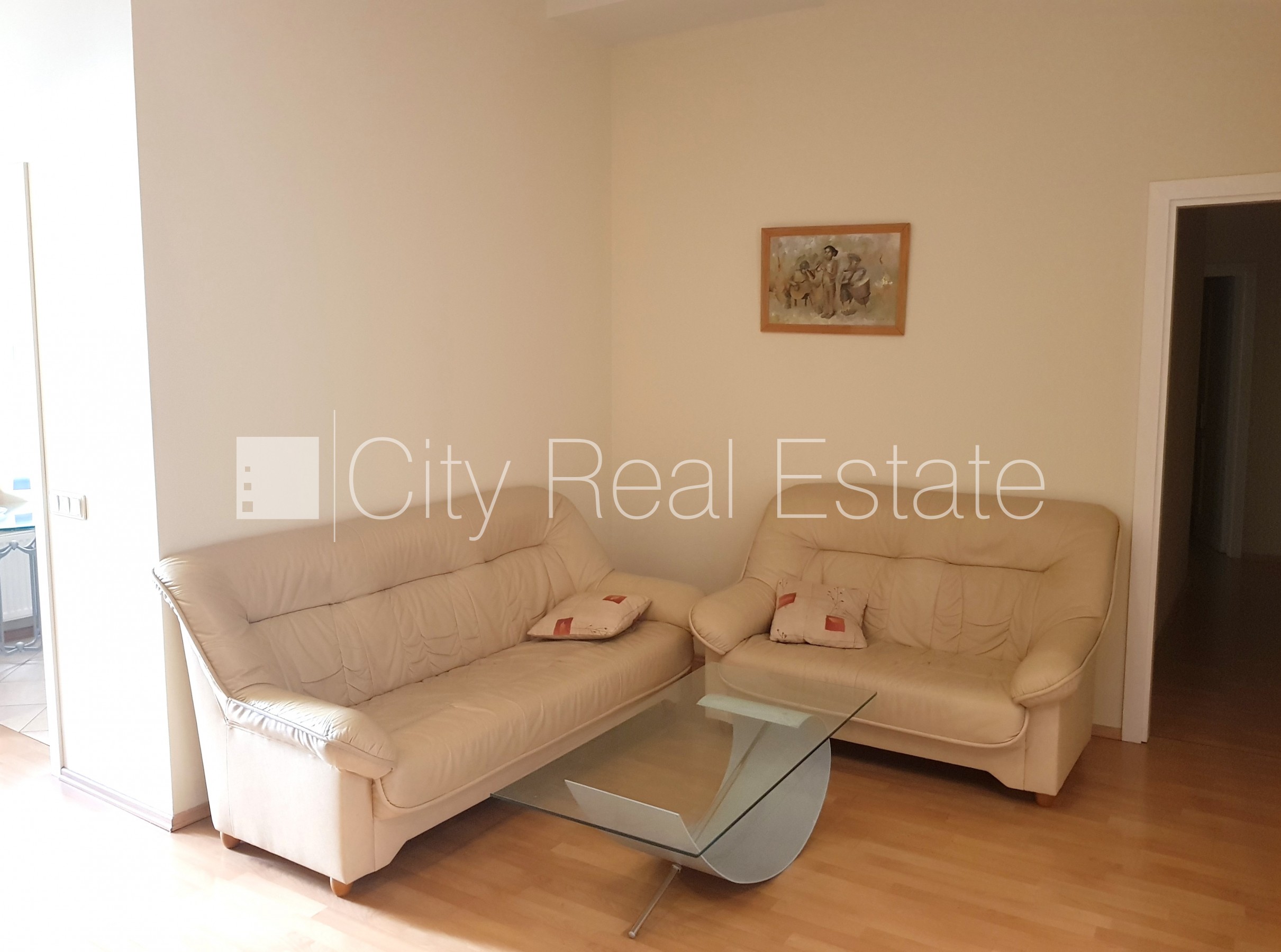 Sludinājumi. Pagalma māja, renovēta māja, fasāde ar dekoratīvo ķieģeļu apdari, slēgts pagalms, teritorijas Cena: 160000 EUR Foto #1