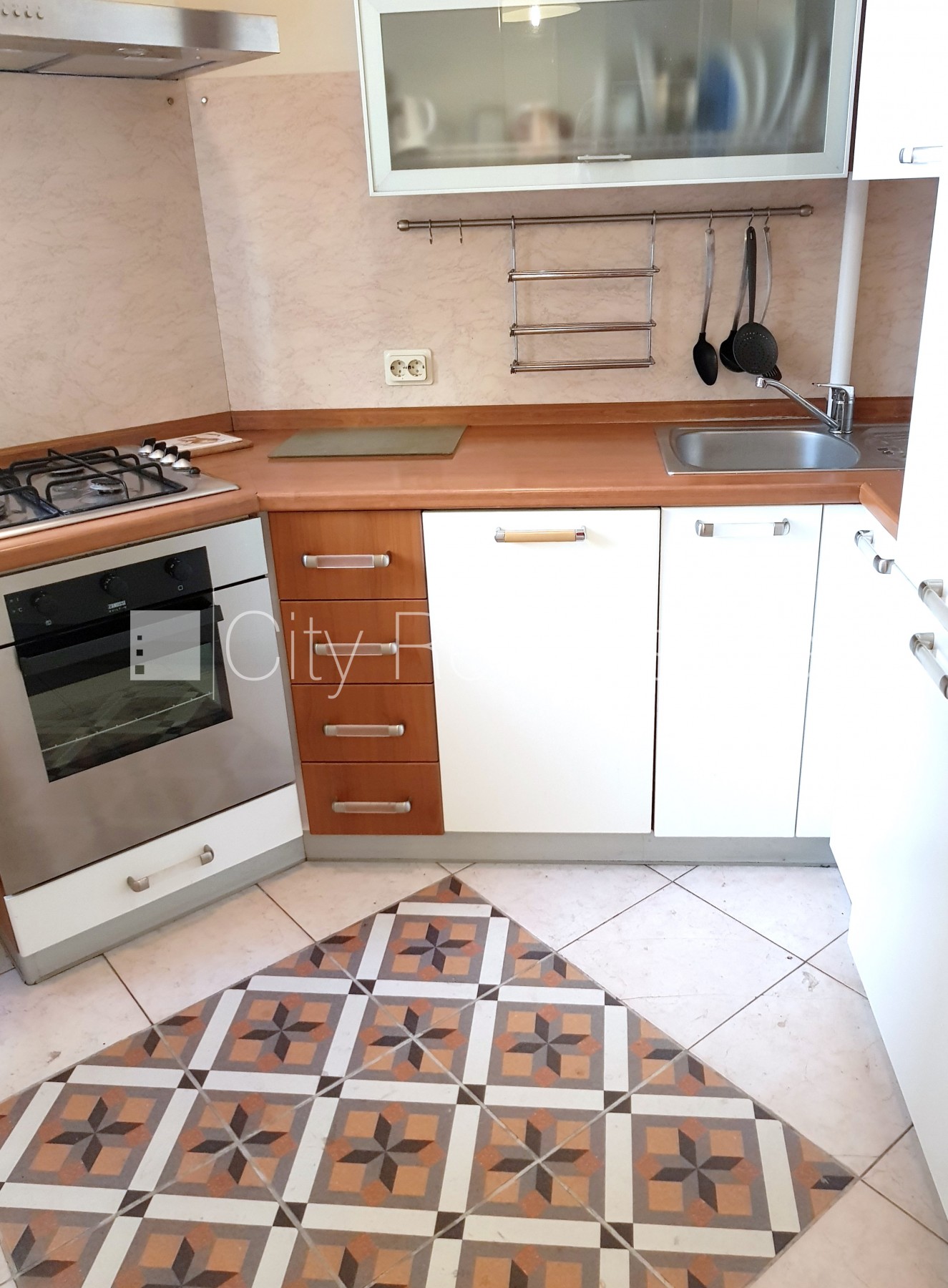 Sludinājumi. Pagalma māja, renovēta māja, fasāde ar dekoratīvo ķieģeļu apdari, slēgts pagalms, teritorijas Cena: 160000 EUR Foto #11