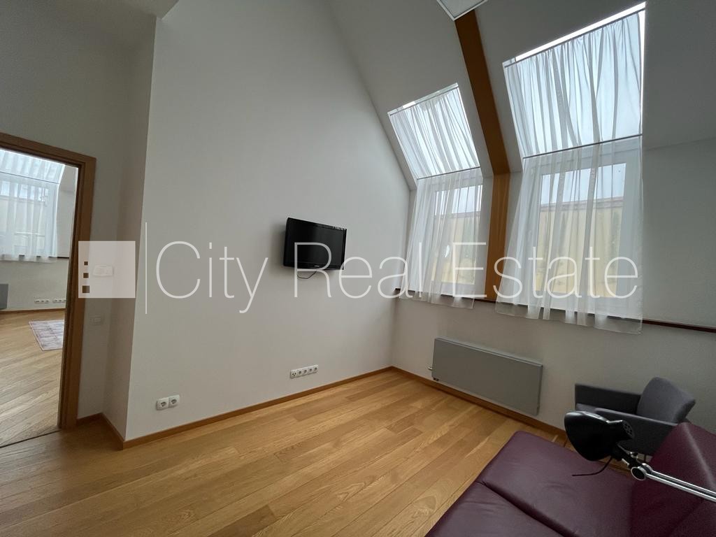 Sludinājumi. Fasādes māja, renovēta māja, ieeja no ielas, ir lifts, kāpņu telpa pēc kapitālā remonta, terase, Cena: 1200 EUR/mēn Foto #17