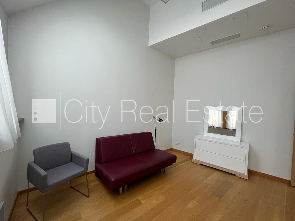 Sludinājumi. Fasādes māja, renovēta māja, ieeja no ielas, ir lifts, kāpņu telpa pēc kapitālā remonta, terase, Cena: 1200 EUR/mēn Foto #19