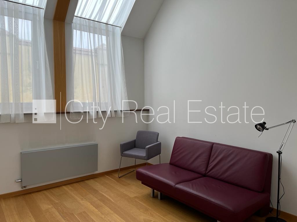 Sludinājumi. Fasādes māja, renovēta māja, ieeja no ielas, ir lifts, kāpņu telpa pēc kapitālā remonta, terase, Cena: 1200 EUR/mēn Foto #18