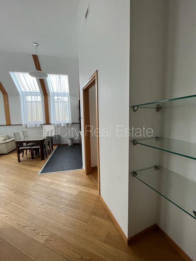 Sludinājumi. Fasādes māja, renovēta māja, ieeja no ielas, ir lifts, kāpņu telpa pēc kapitālā remonta, terase, Cena: 1200 EUR/mēn Foto #9