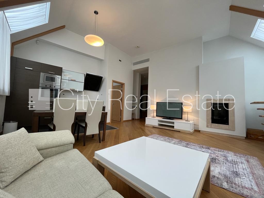 Sludinājumi. Fasādes māja, renovēta māja, ieeja no ielas, ir lifts, kāpņu telpa pēc kapitālā remonta, terase, Cena: 1200 EUR/mēn Foto #1