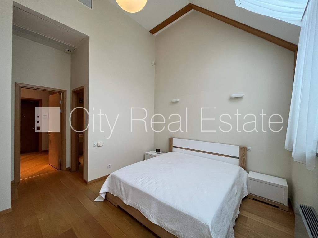 Sludinājumi. Fasādes māja, renovēta māja, ieeja no ielas, ir lifts, kāpņu telpa pēc kapitālā remonta, terase, Cena: 1200 EUR/mēn Foto #12