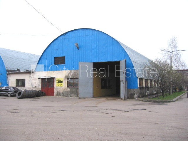 Sludinājumi. Iežogota teritorija, slēgta teritorija, iežogota teritorija ar betona paneļu sētu, vieta vairākām Cena: 978 EUR/mēn Foto #1