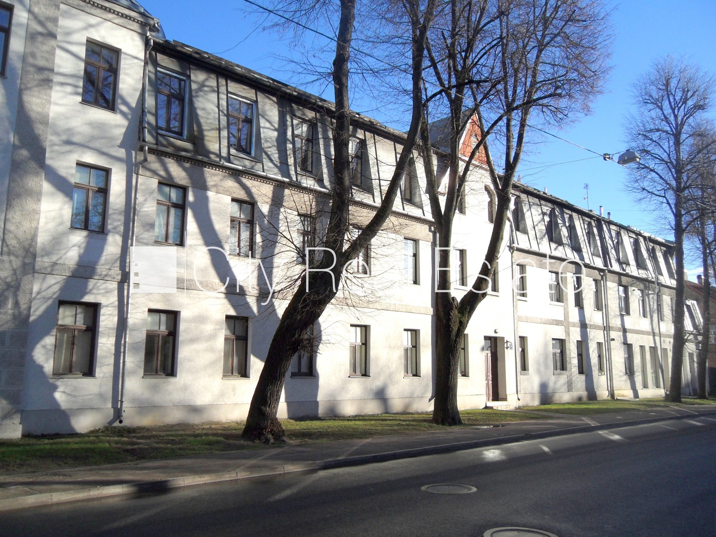 Sludinājumi. Fasādes māja, renovēta māja, ieeja no ielas un pagalma, kāpņu telpa pēc kosmētiskā remonta, logi Cena: 400 EUR/mēn Foto #19