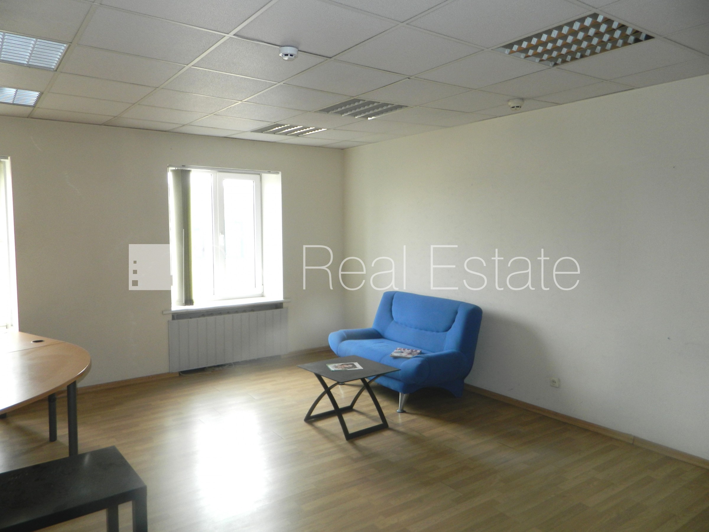 Объявление. Фасадный дом, объект охраняет физическая охрана, вход с улицы, лифт, лестничная клетка после Цена: 261 EUR/мес. Foto #5