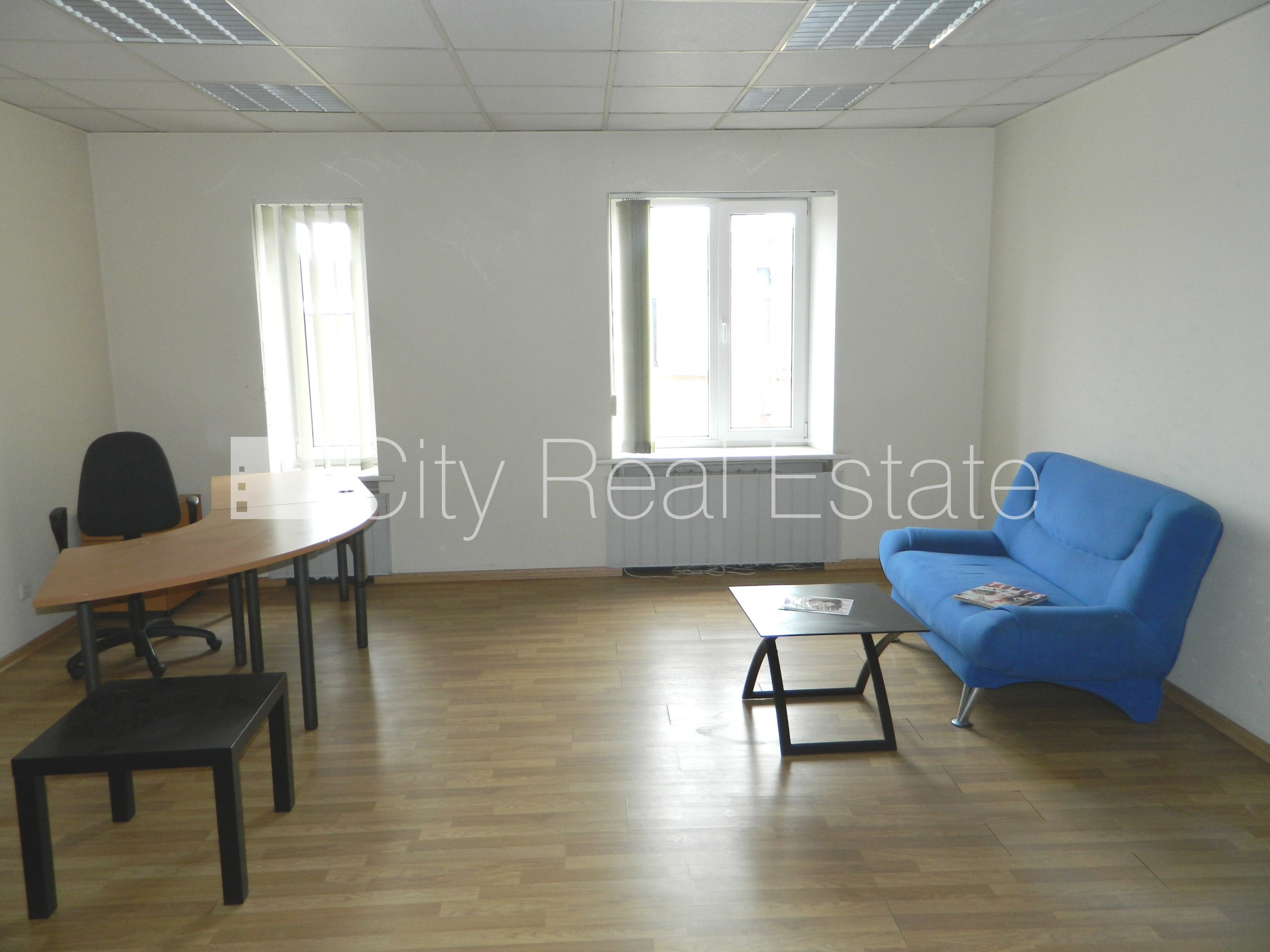 Объявление. Фасадный дом, объект охраняет физическая охрана, вход с улицы, лифт, лестничная клетка после Цена: 261 EUR/мес. Foto #4