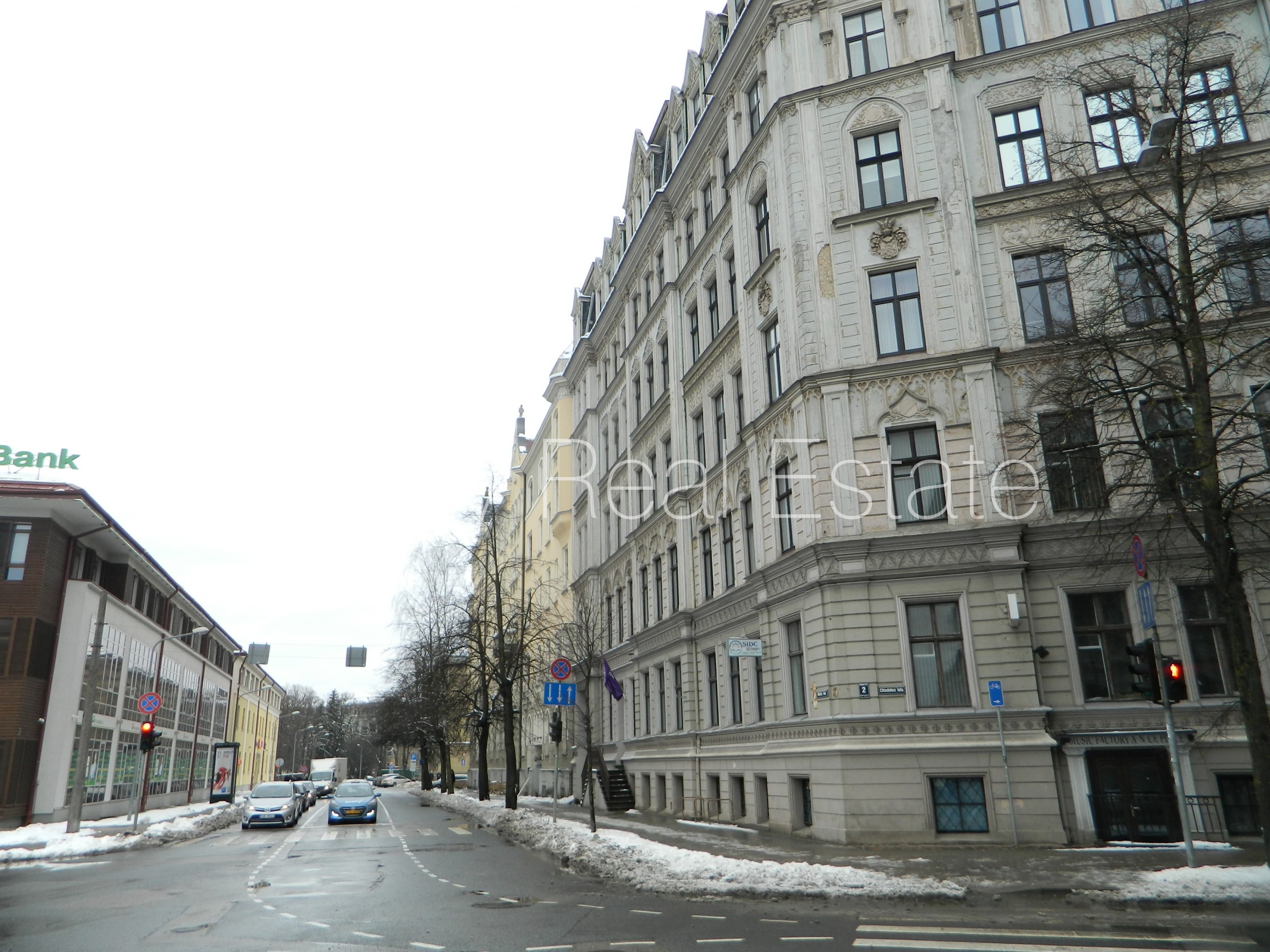 Объявление. Фасадный дом, объект охраняет физическая охрана, вход с улицы, лифт, лестничная клетка после Цена: 261 EUR/мес. Foto #10