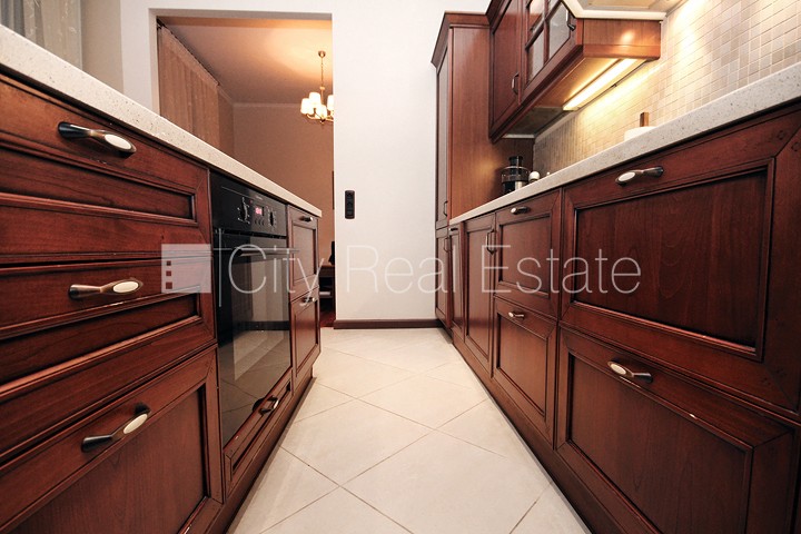 Sludinājumi. Projekts - Pulkveža Nams, fasādes māja, renovēta māja, labiekārtota apzaļumota teritorija, slēgts Cena: 250000 EUR Foto #4