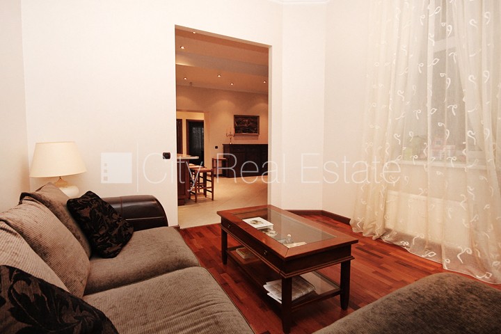 Sludinājumi. Projekts - Pulkveža Nams, fasādes māja, renovēta māja, labiekārtota apzaļumota teritorija, slēgts Cena: 250000 EUR Foto #7