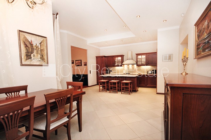 Sludinājumi. Projekts - Pulkveža Nams, fasādes māja, renovēta māja, labiekārtota apzaļumota teritorija, slēgts Cena: 250000 EUR Foto #2