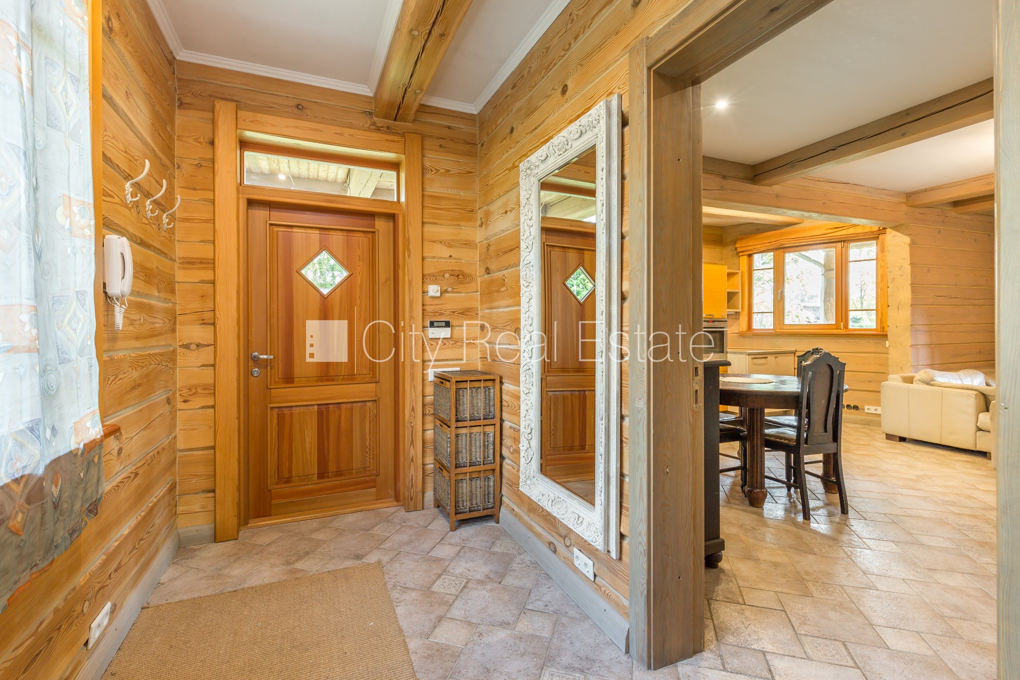 Sludinājumi. Privātmāja, jaunceltne, guļbūves dzīvojamā māja, labiekārtots apzaļumots pagalms, iežogota Cena: 3400 EUR/mēn Foto #9
