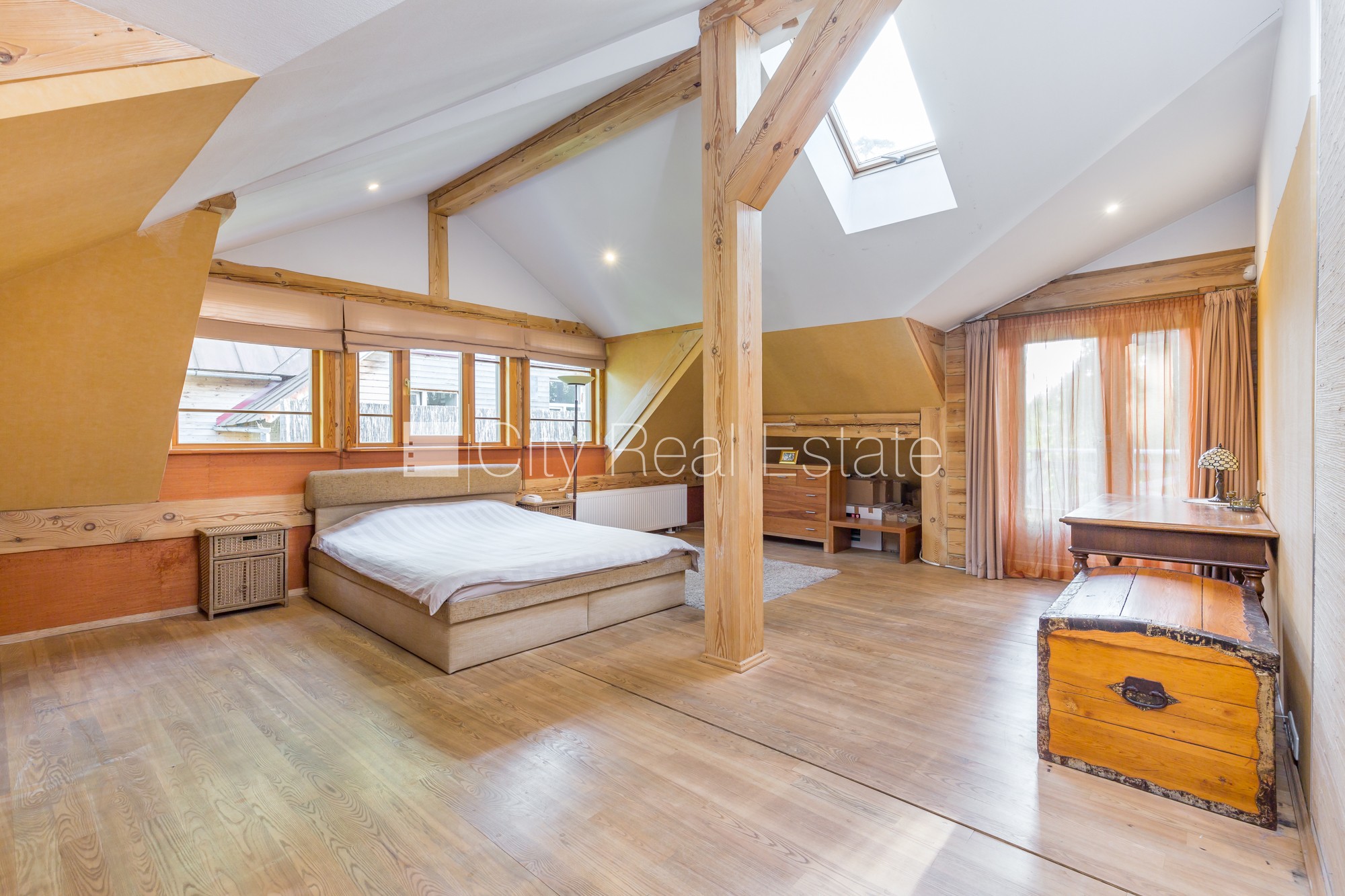 Sludinājumi. Privātmāja, jaunceltne, guļbūves dzīvojamā māja, labiekārtots apzaļumots pagalms, iežogota Cena: 3400 EUR/mēn Foto #3
