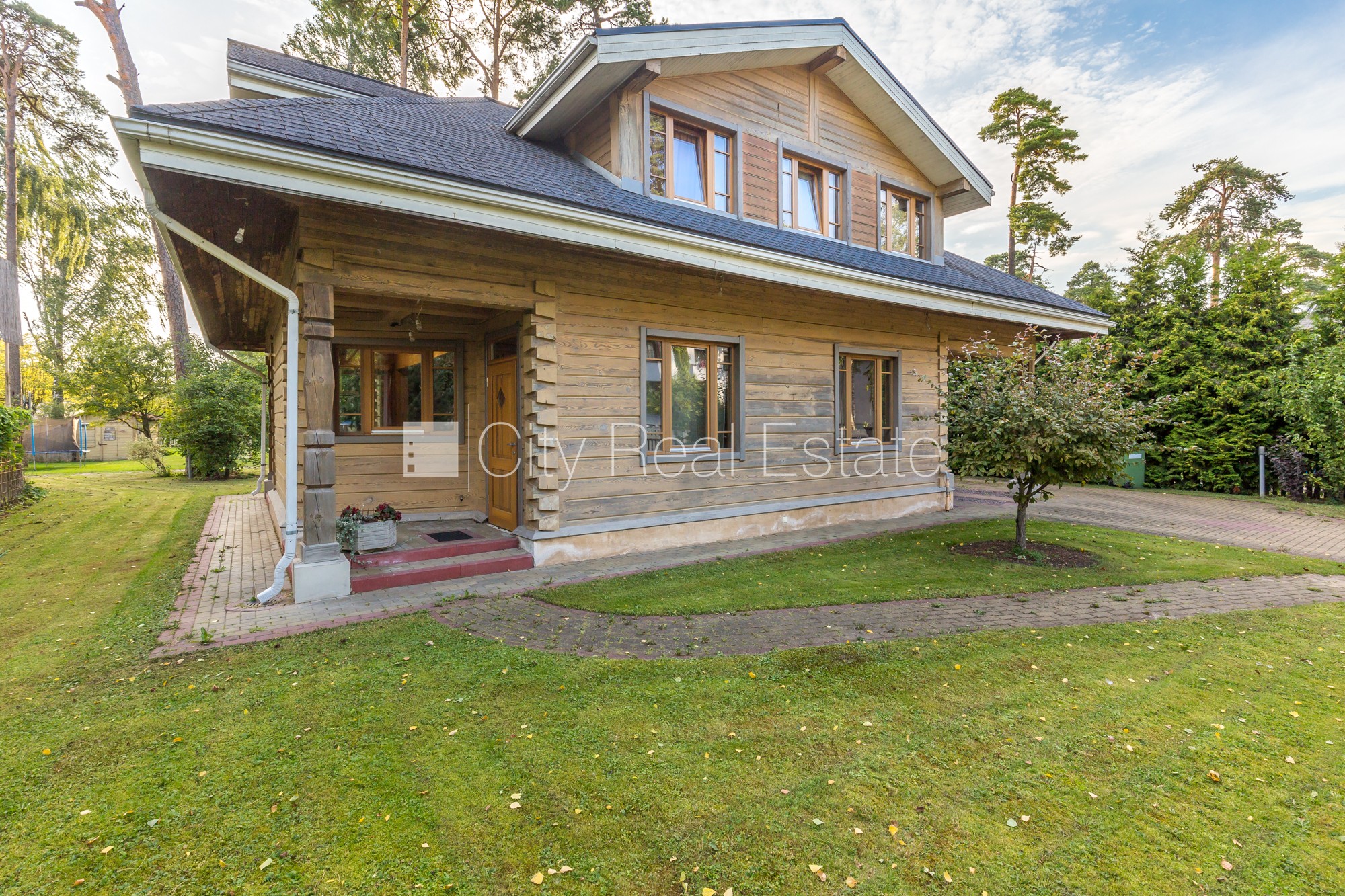 Sludinājumi. Privātmāja, jaunceltne, guļbūves dzīvojamā māja, labiekārtots apzaļumots pagalms, iežogota Cena: 3400 EUR/mēn Foto #11