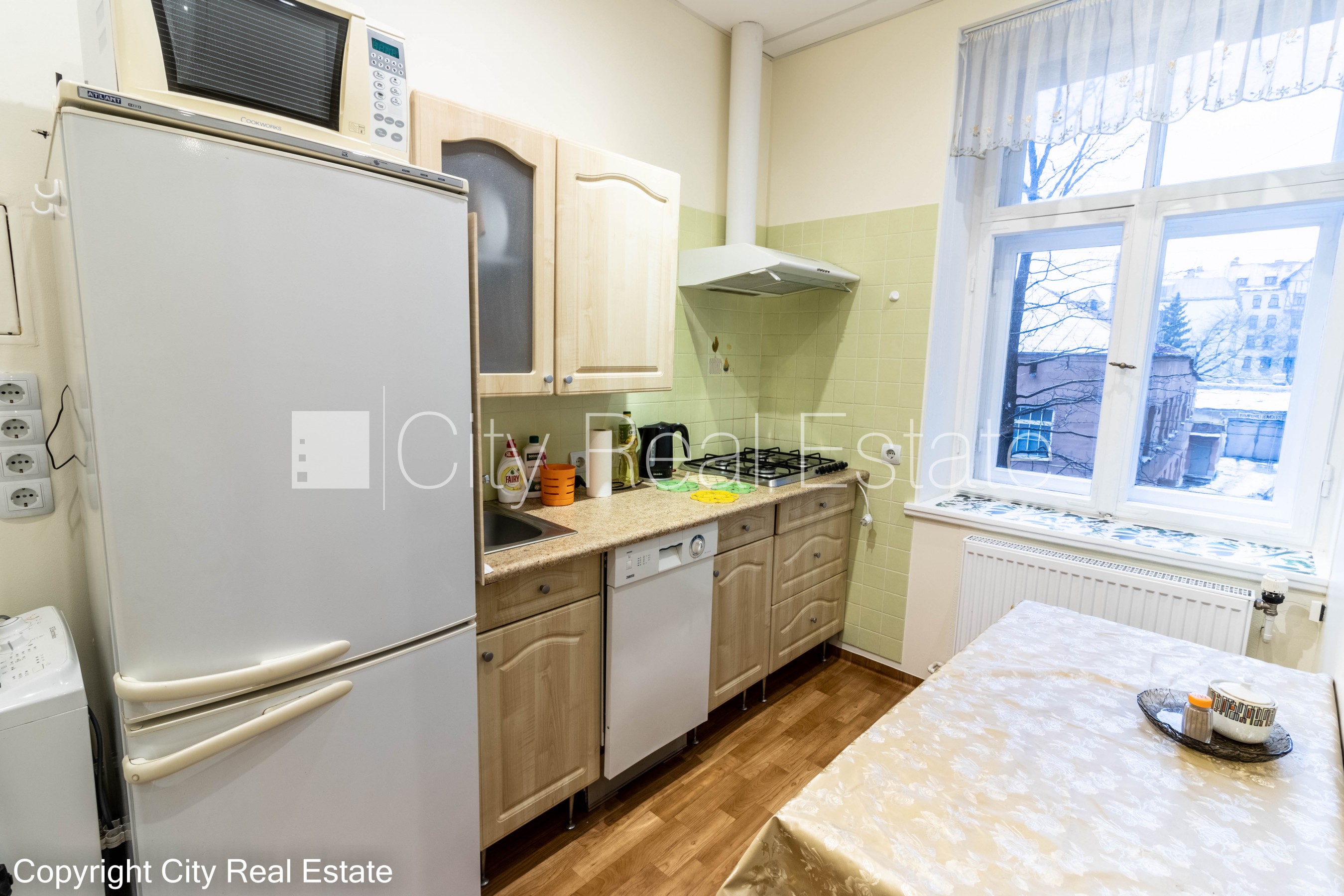 Sludinājumi. Pagalma ēka, bruģēts piebraucamais ceļš, ieeja no pagalma, kāpņu telpa bez remonta, istabas Cena: 450 EUR/mēn Foto #8