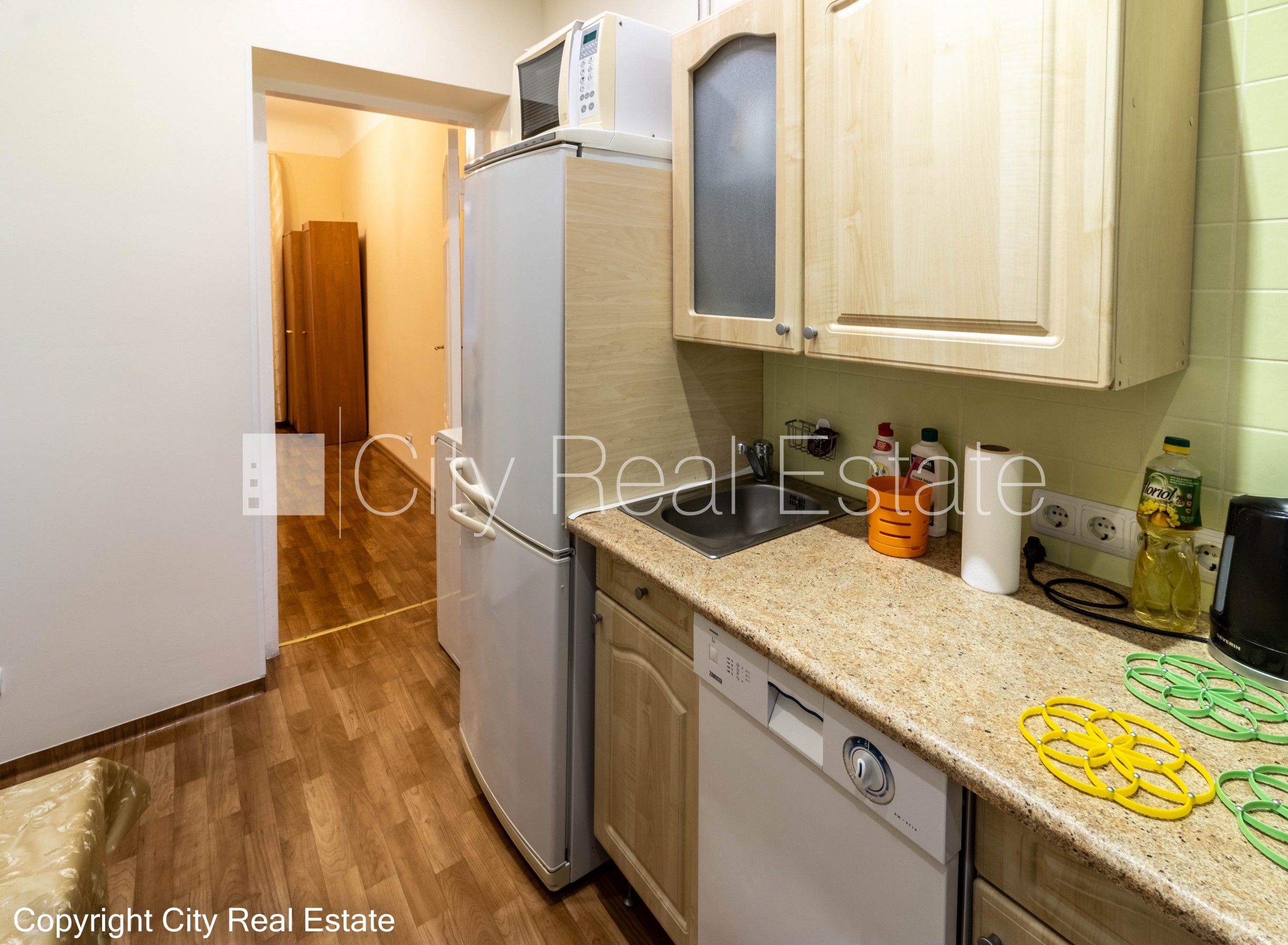 Sludinājumi. Pagalma ēka, bruģēts piebraucamais ceļš, ieeja no pagalma, kāpņu telpa bez remonta, istabas Cena: 450 EUR/mēn Foto #7